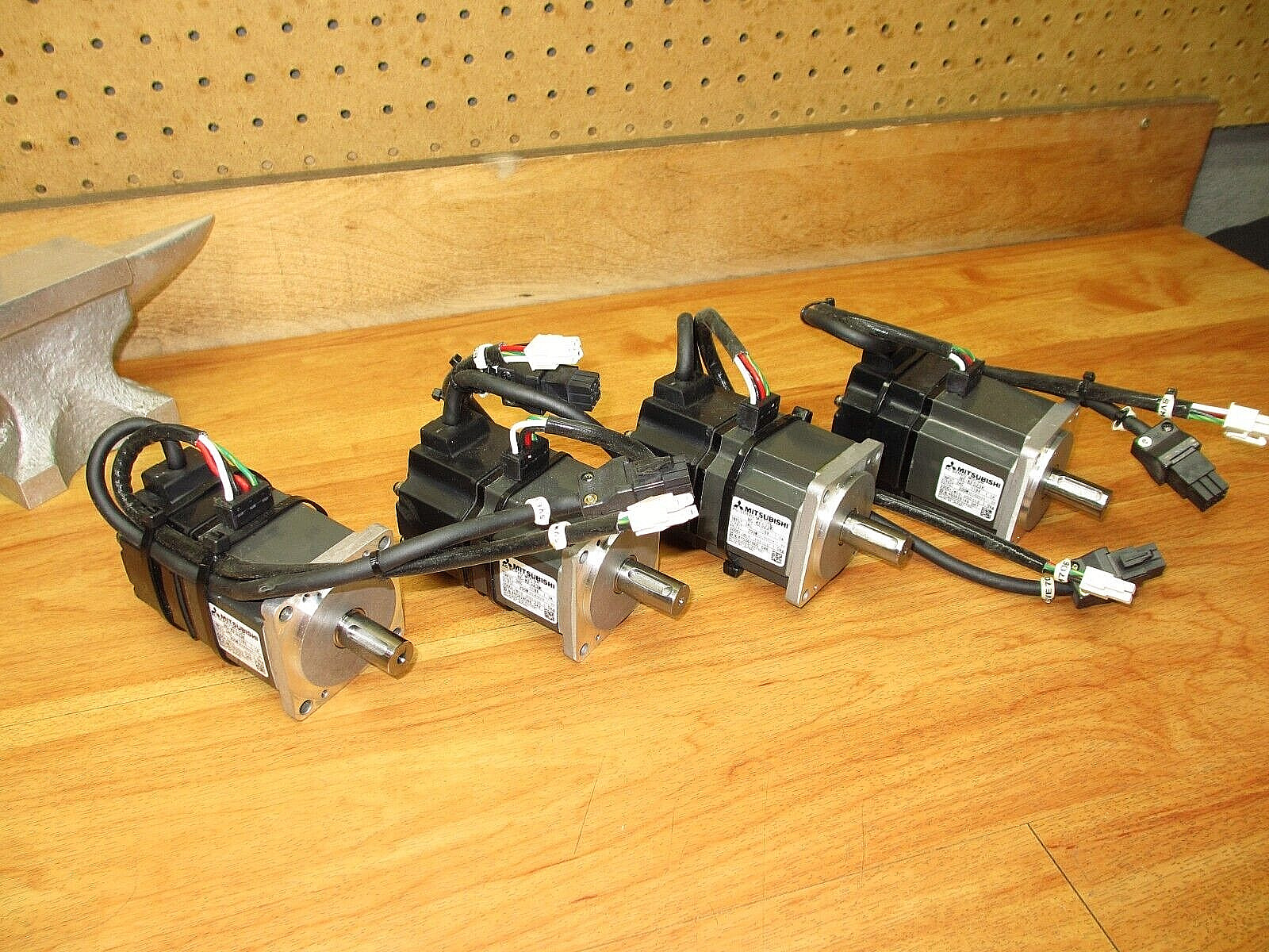 Mitsubishi HC-KFS23K *USED* AC Servo Motor 3000rpm 118V