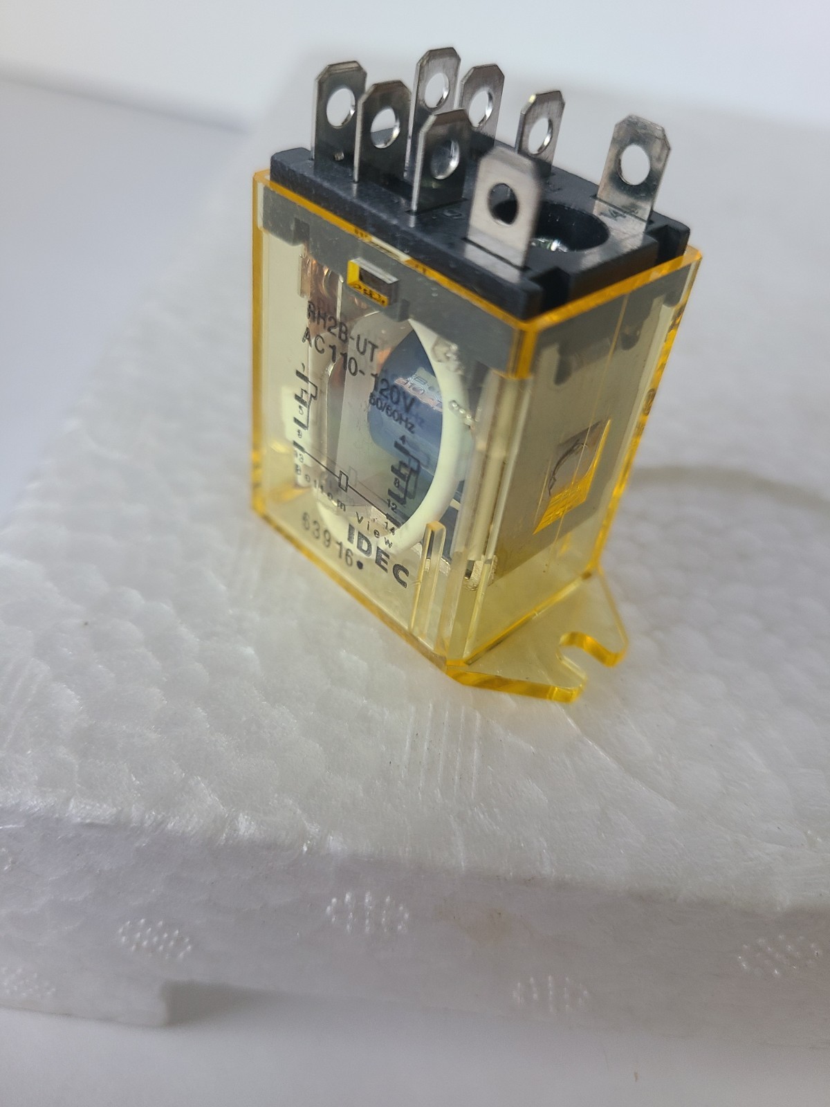 IDEC RH2B-UT Ice Cube Relay, AC110-120V 50/60HZ, NOS, Open Box Condition