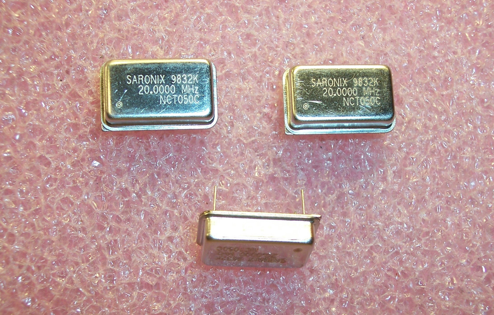 QTY (10) 20 MHz FULL SIZE OSCILLATORS 5V TRUE TTL NCT050C-20.0000MHz SARONIX