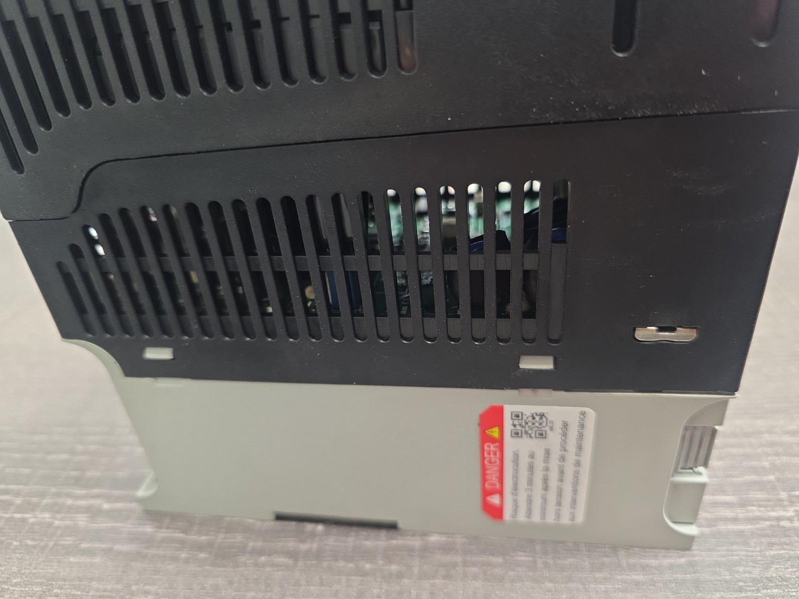 Allen-Bradley PowerFlex 525 25B-D6P0N104 480V 3-Phase 2.2KW 3HP VFD