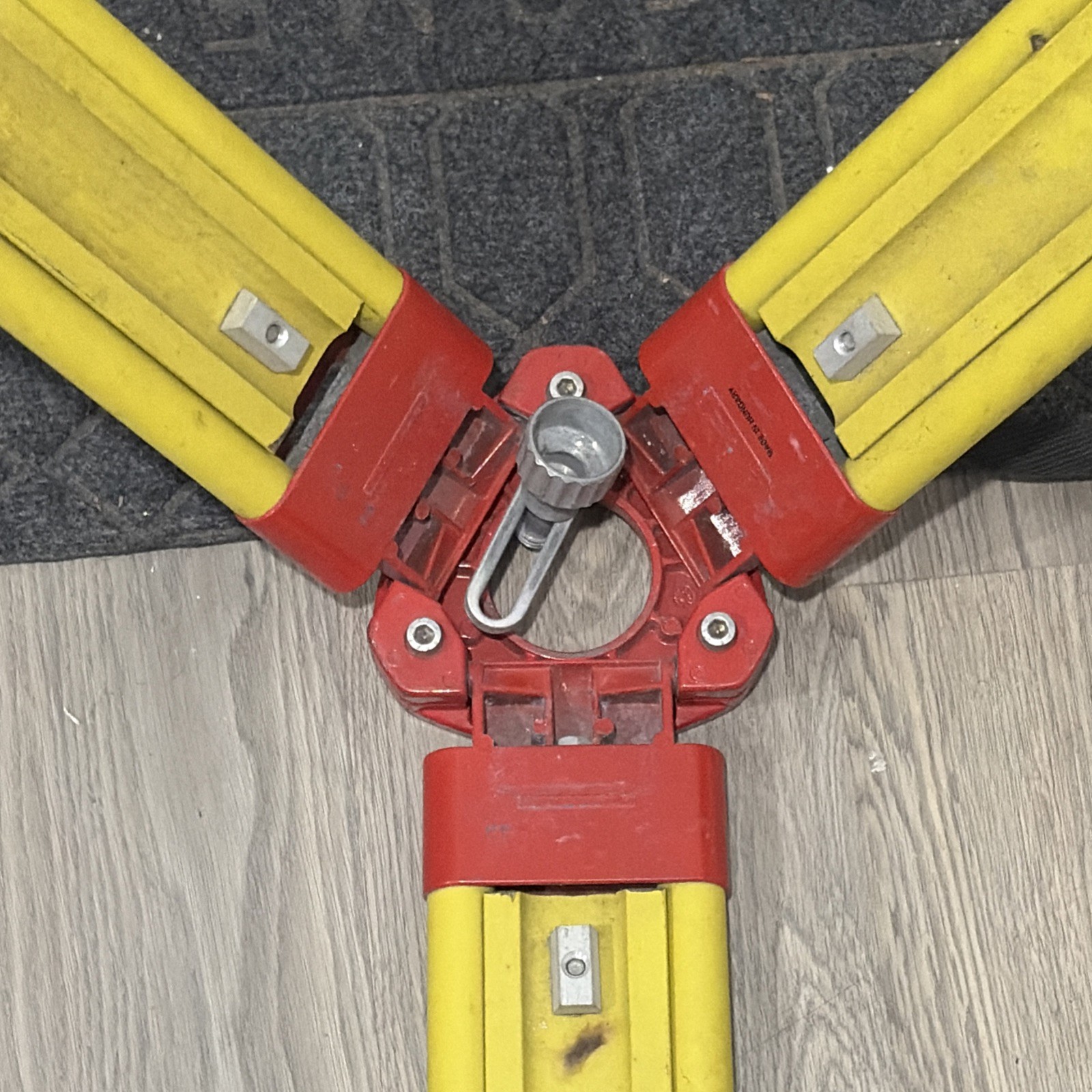 Leica GST120-9 Wooden Heavy Duty Tripod