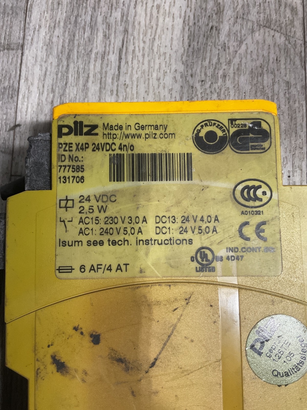 Pilz 777585 Safety Relay, PZE X4P 24VDC 4n/o, #4029A3ML