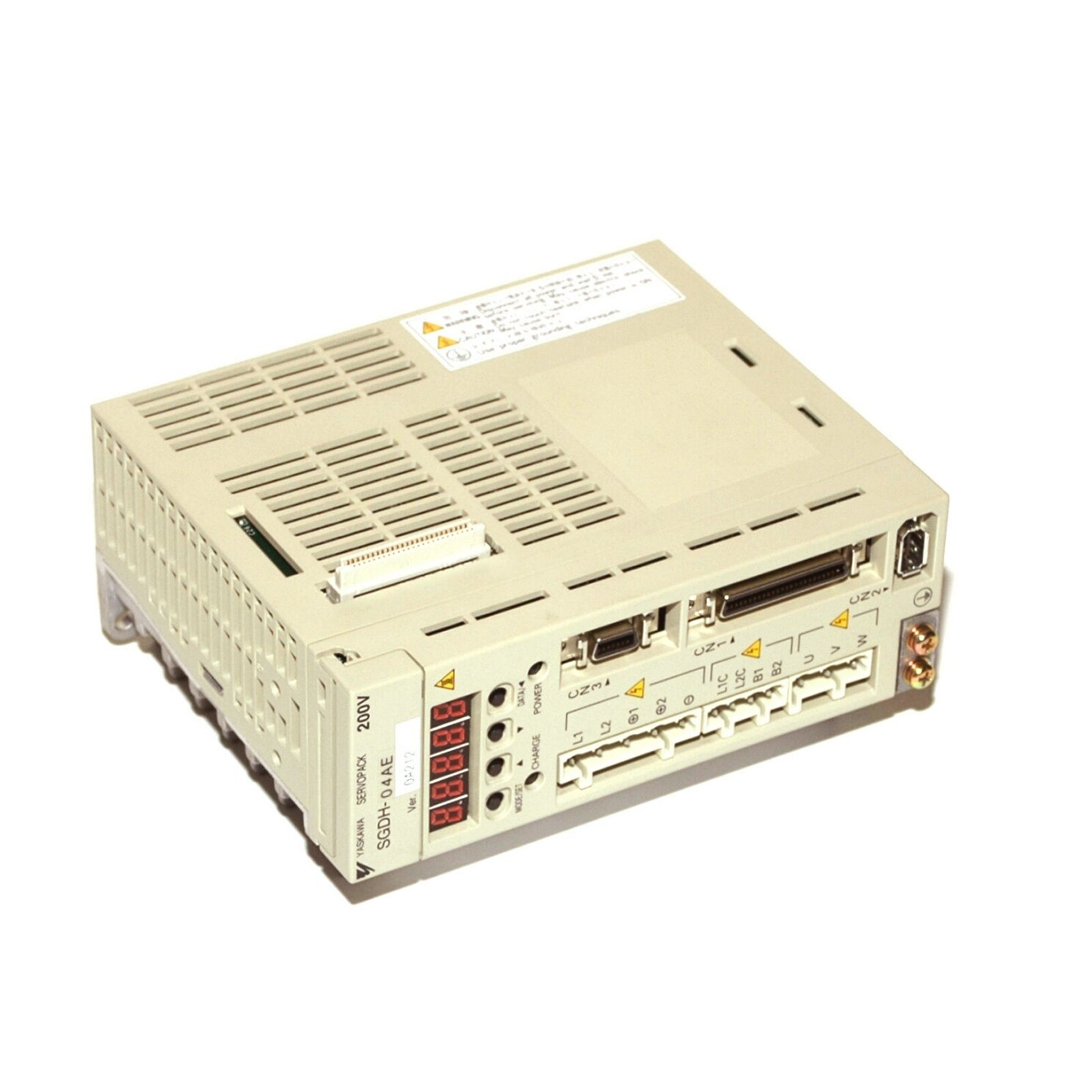 New In Box YASKAWA SGDH-04AE Servo Drive