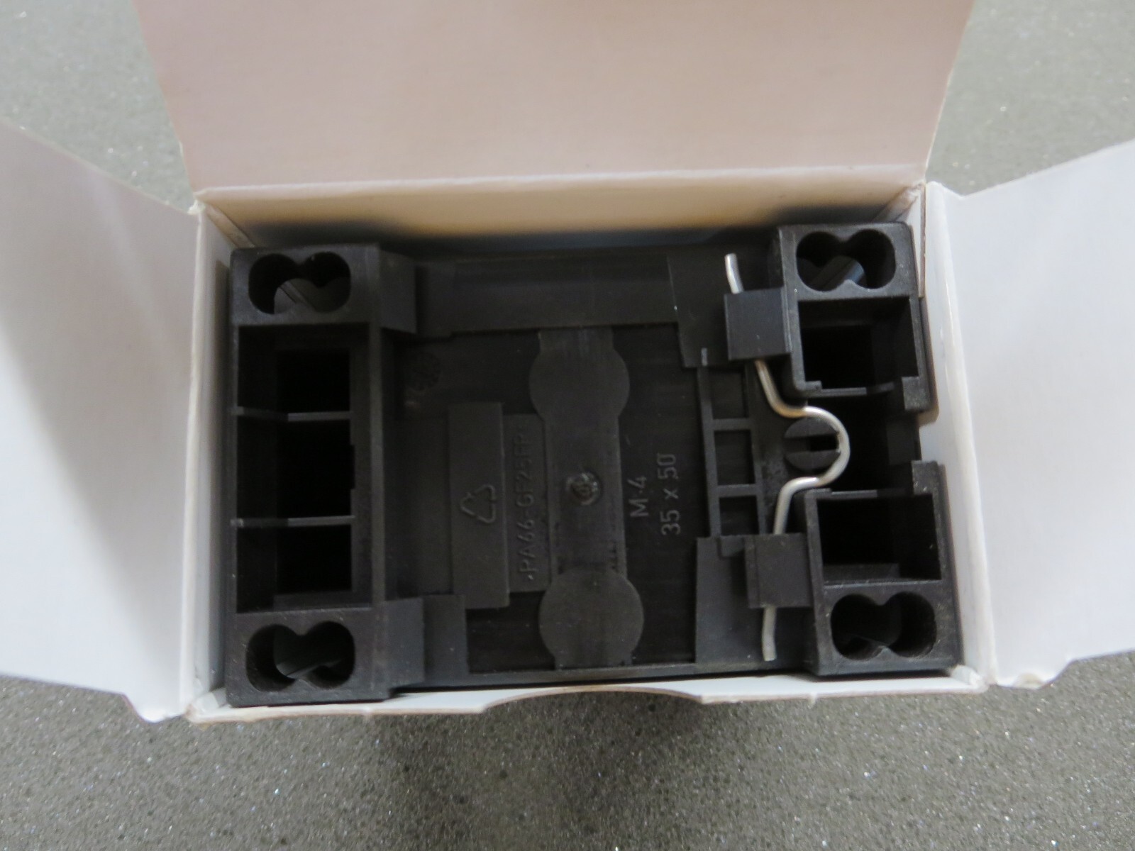 Siemens,3RT2015-2AP61-1AA0,Contactor,240V/60Hz,220V/50Hz,AC-3,7A, 400V, 1NO, 3kW
