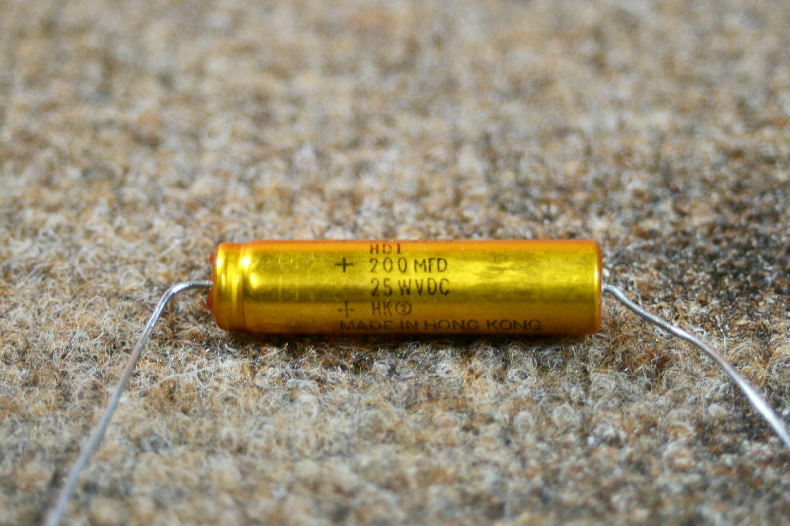 Pack 10 200uF 25V Axial Electrolytic Capacitor Volts DC 200mfd 25VDC