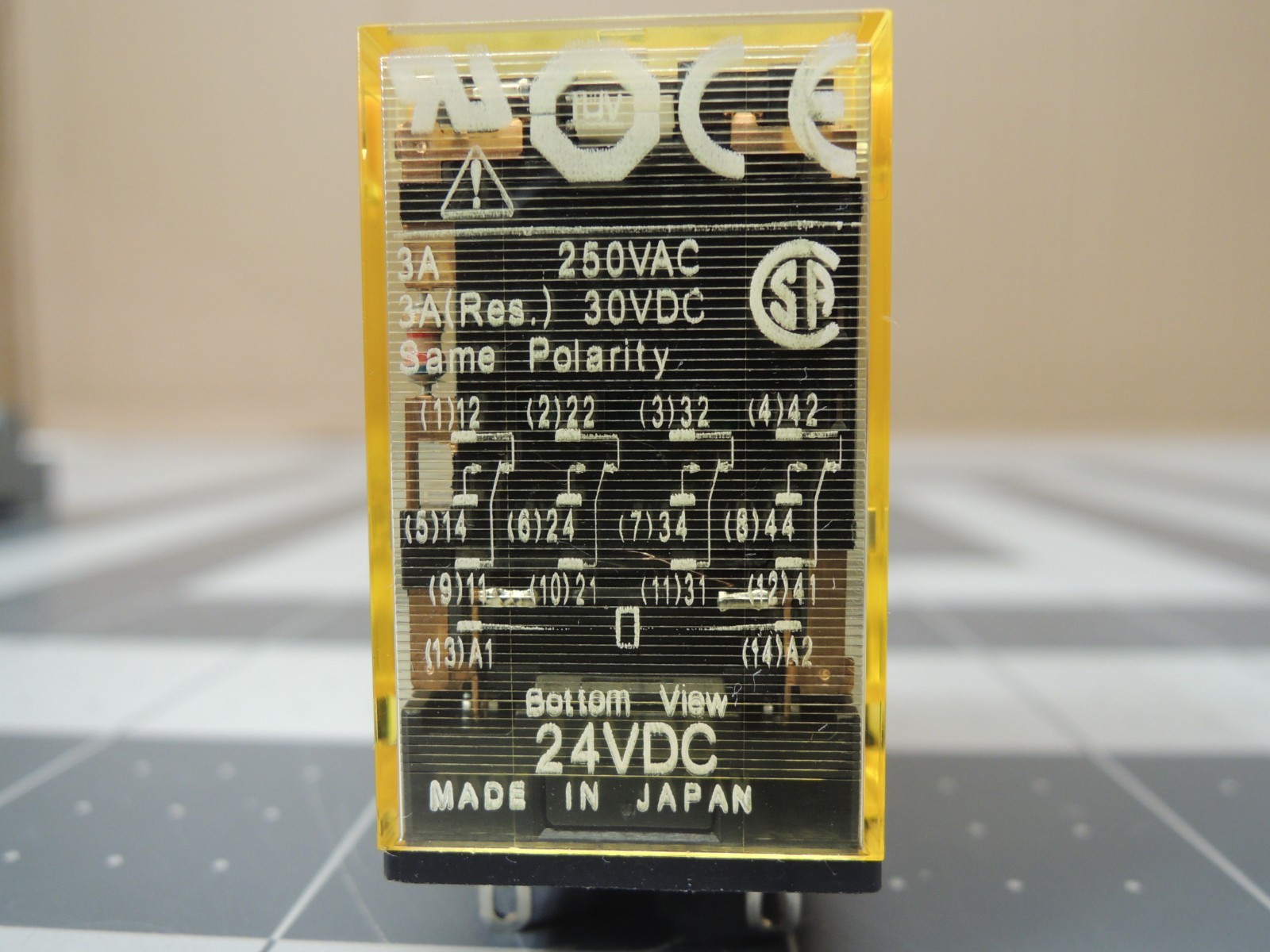 IDEC RU42S-C-D24 Relay, 4PDT, Bifurcated contacts, 3A, 24VDC, Indicator w/ Base