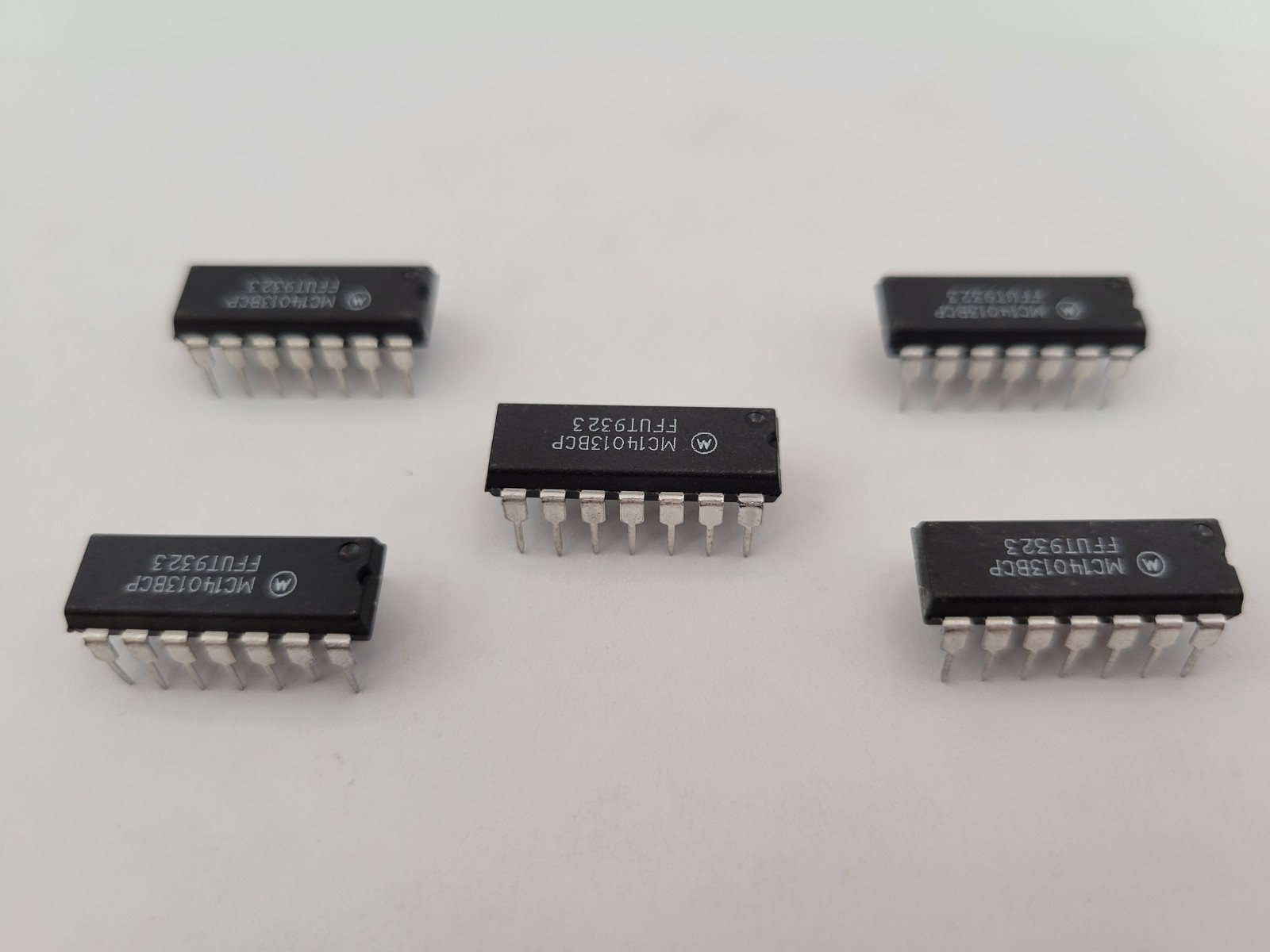 5Pc Motorola MC14013BCP Integrated Circuit Chip Dual Type D Flip-Flop