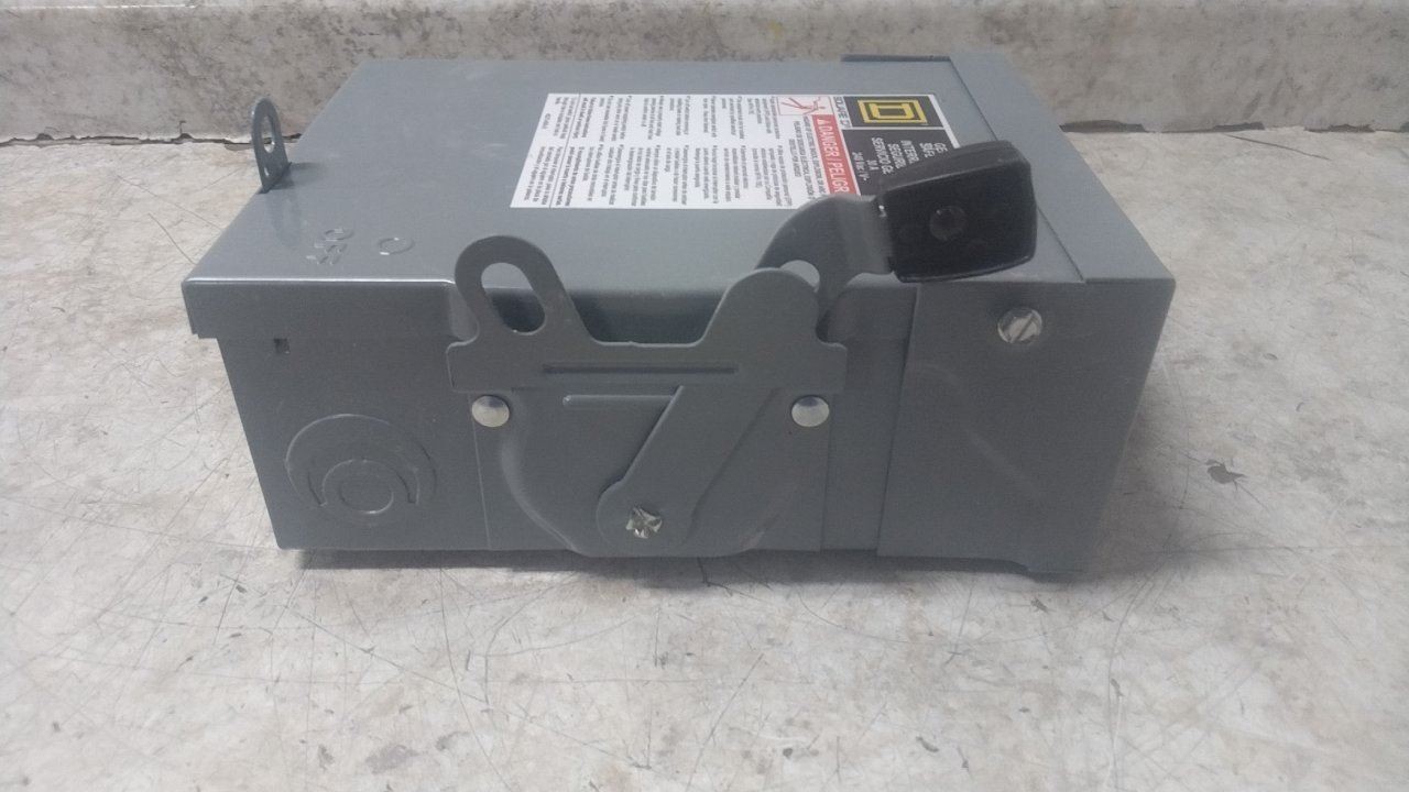 Square D D221NRB 240VAC 30 Amps Standard Duty Fusible Safety Switch