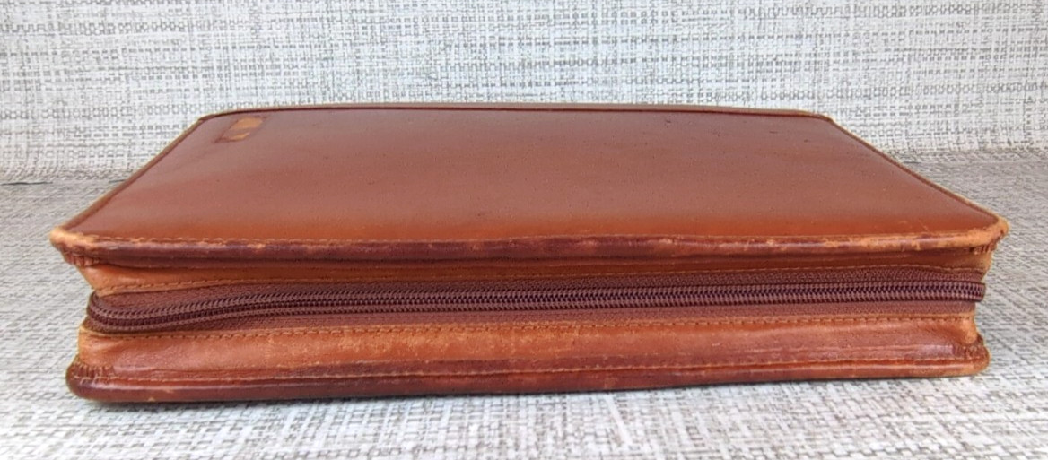 Franklin Quest Classic Distressed Leather Zip Binder 7 Gold Rings 1.5″ Brown