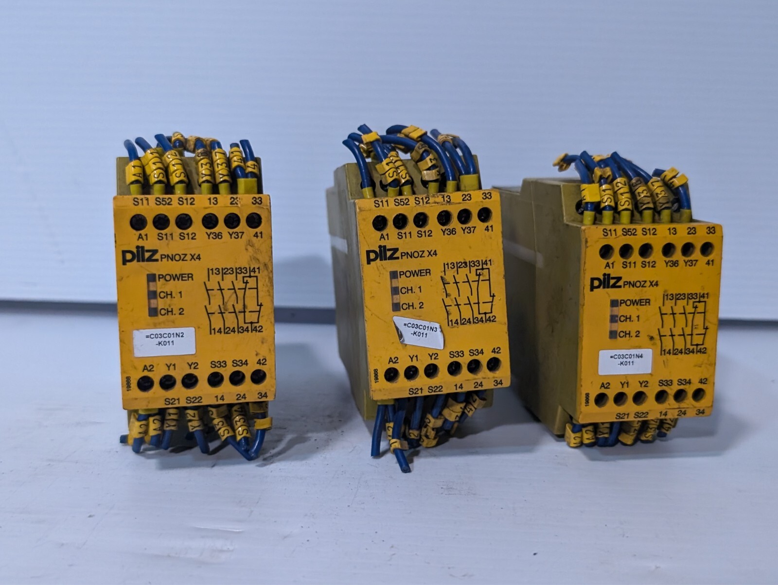 pilz PNOZ X4 safety relay, 24VDC, 3S 10, 2W, 774730 105382 as pictured
