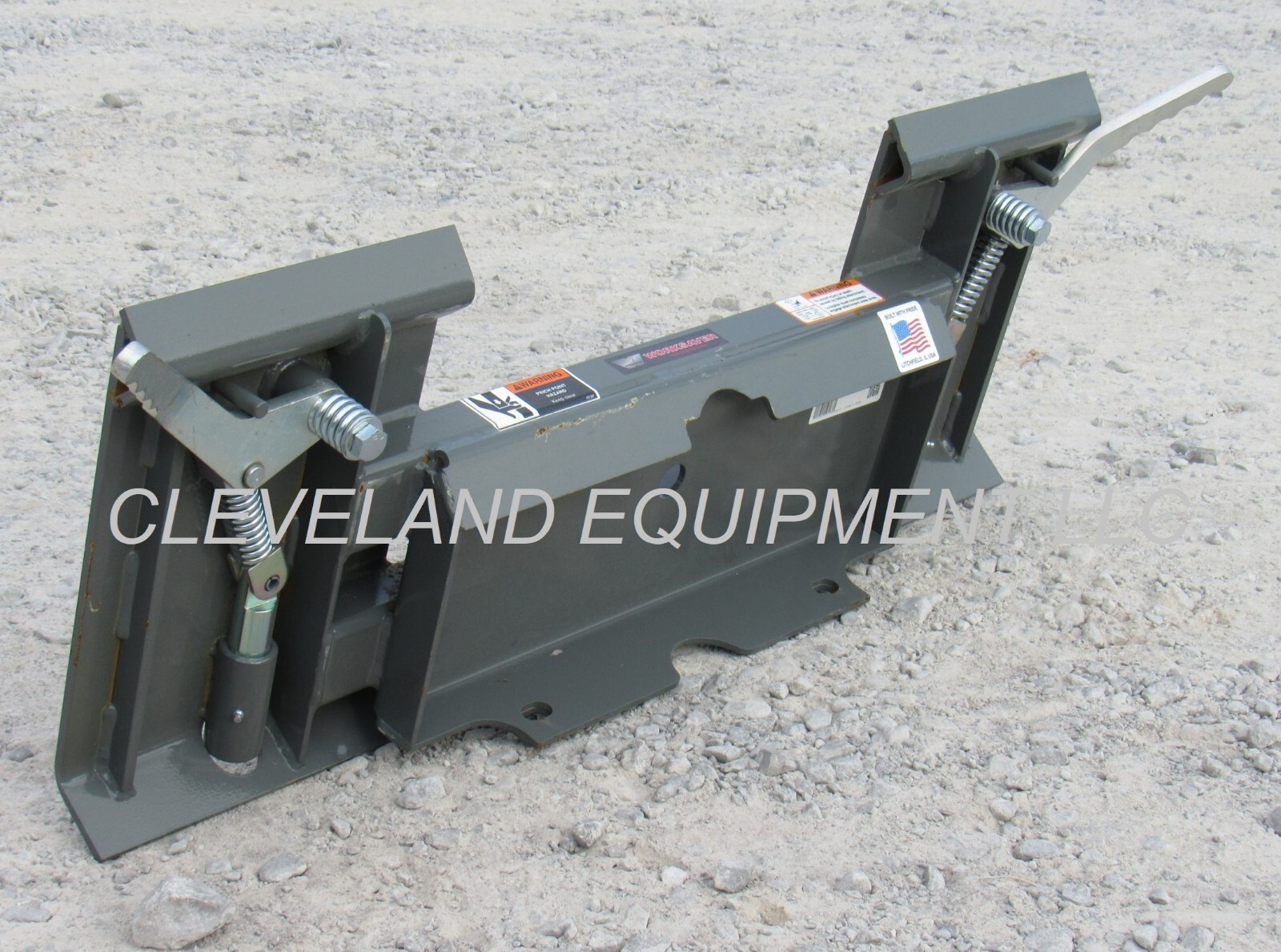 New Worksaver Mini Universal to Full Size Skid Steer Quick Attach Adapter 835010