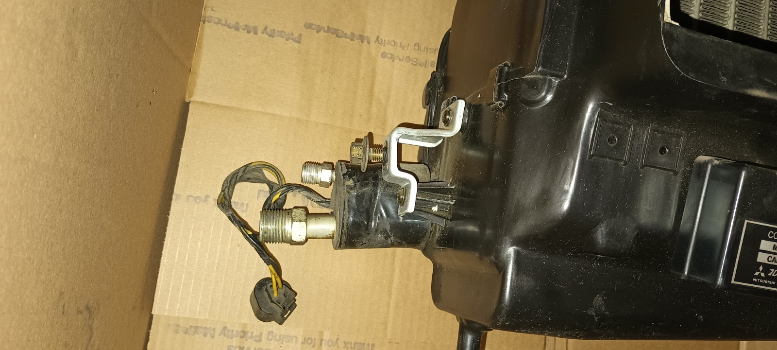 1990-1995 MITSUBISHI MIGHTY MAX / DODGE RAM D50 A/C BOX 2.4 USED OEM