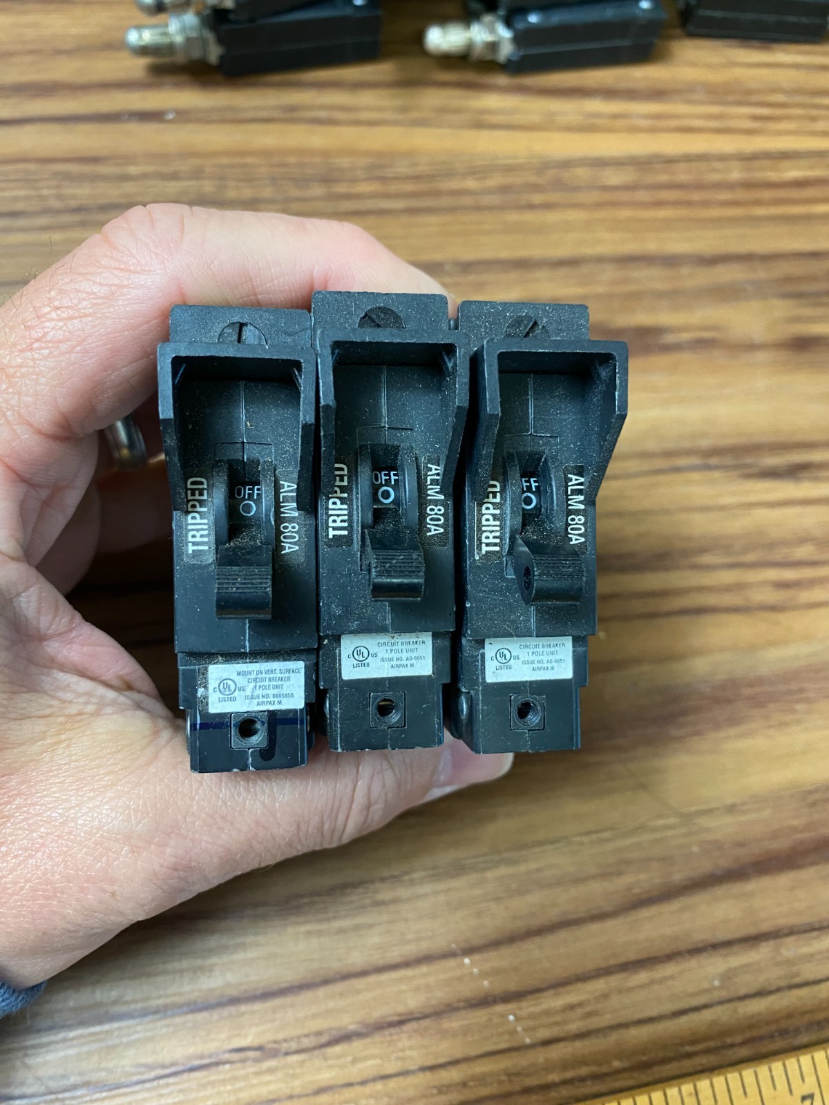 AIRPAX LMLK1-1RLS4-29877-13 80 AMP CIRCUIT BULLET BREAKER 100 Trip Amps 51 Delay