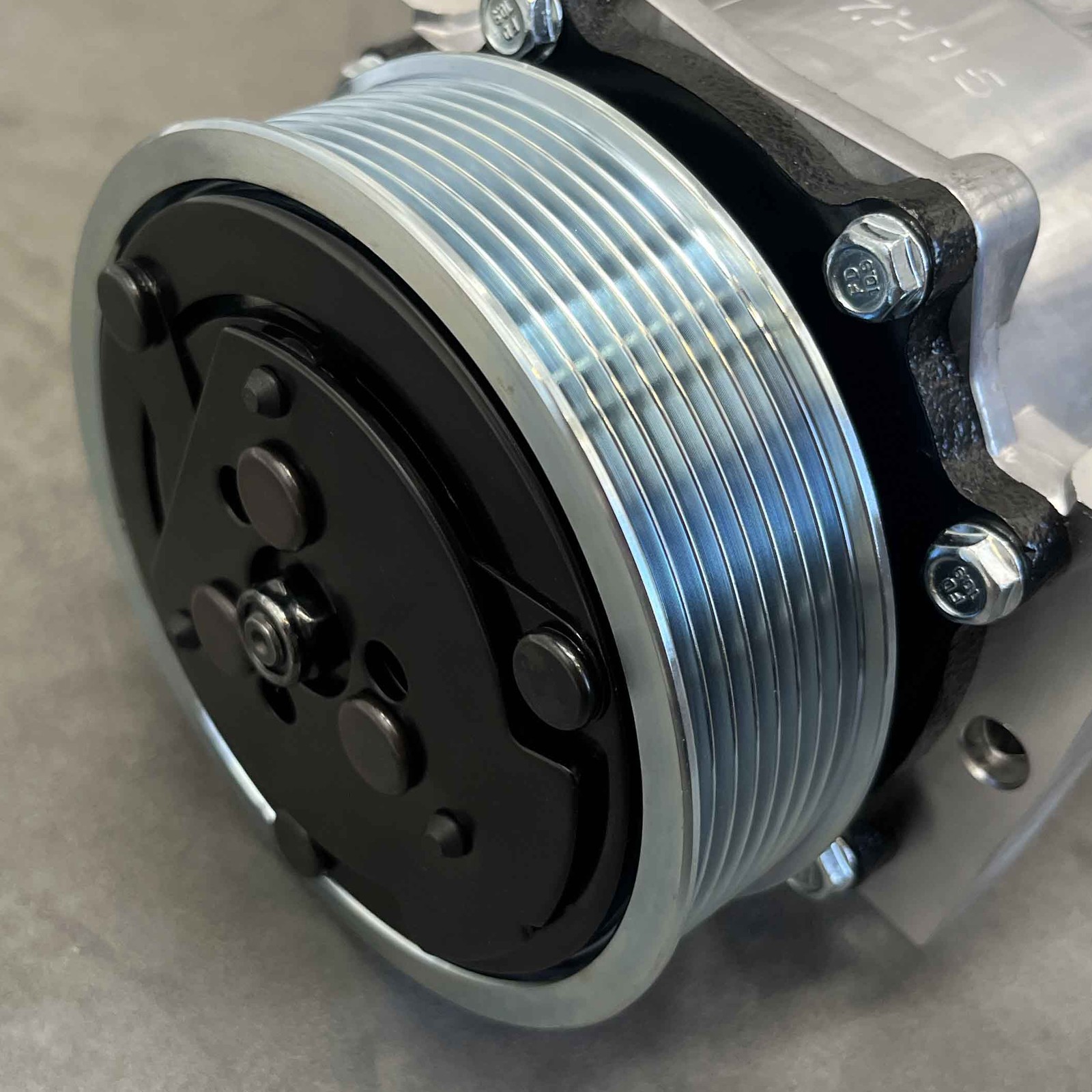 New Compressor With 8 Groove Clutch 120mm For 320/08562 JCB SD7H15