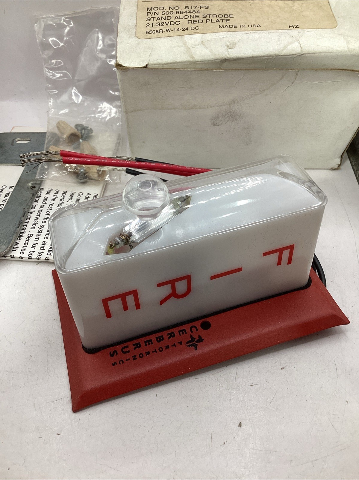 Cerberus Pyrotronics S17-FS 500-694484 Stand Alone Strobe 21/32VDC Red Plate