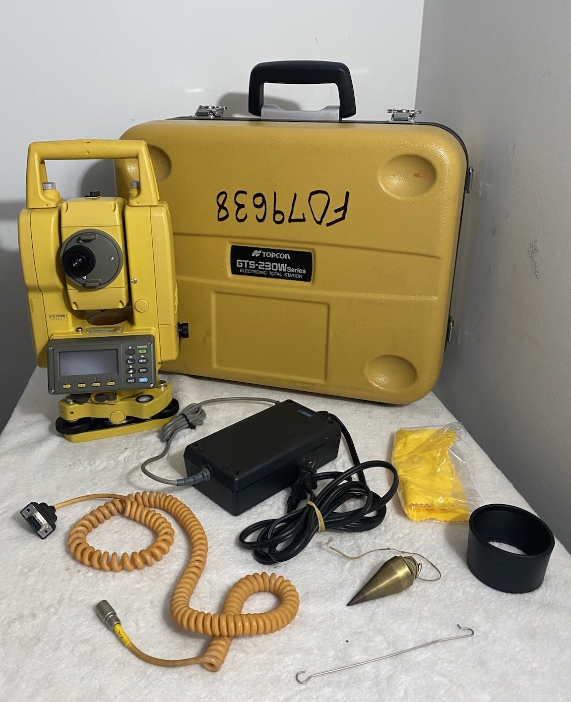 TOPCON GTS-233W ( GTS-230W Series) 3” Electronic Total Station W/ Case & Charger