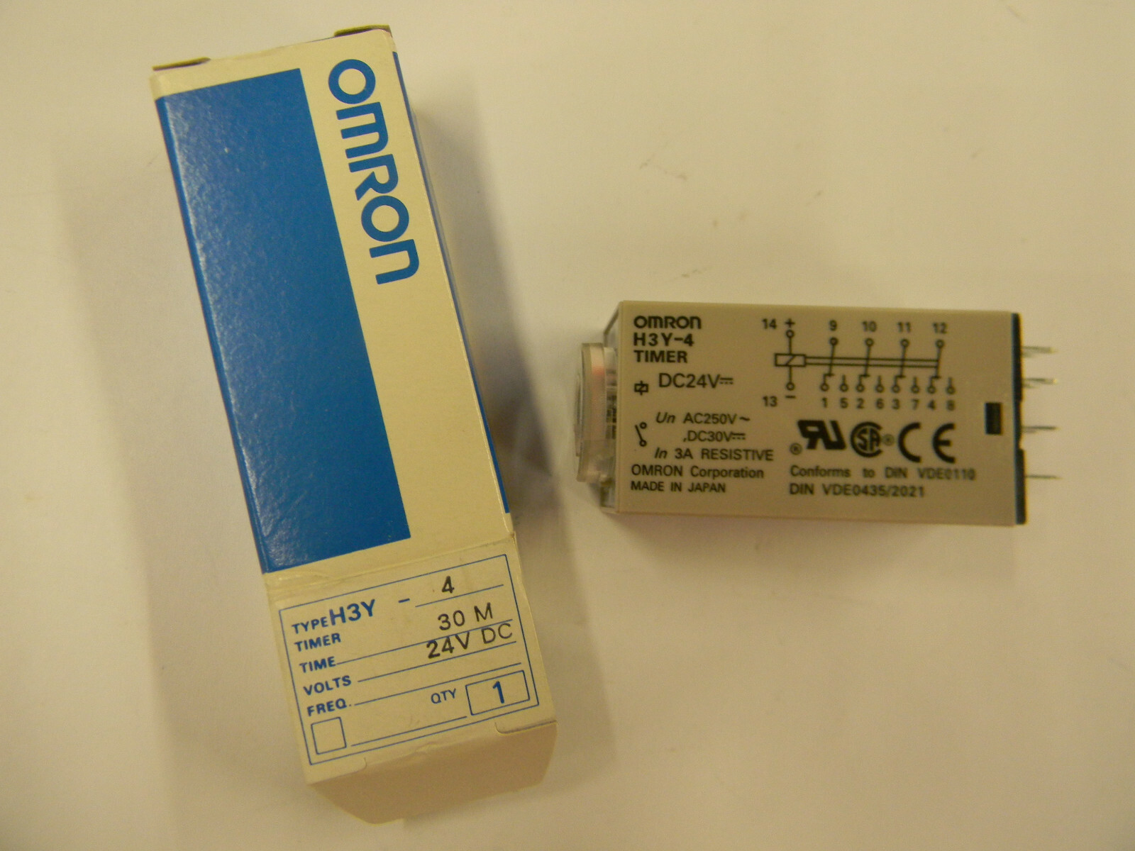 New Omron Timer H3Y-4 4PDT 30 Min 24Vdc P4