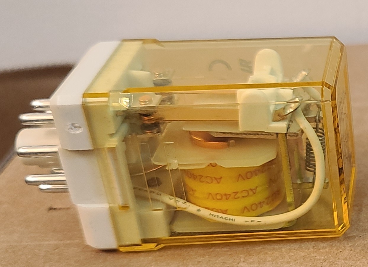 IDEC RR2P-U RELAY AC 240V – NEW NO BOX!