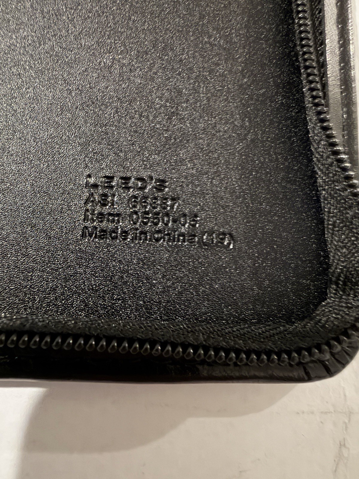 Leed’s AG1 6337 Pocket Daily Planner, Faux Leather Zip Case 2021