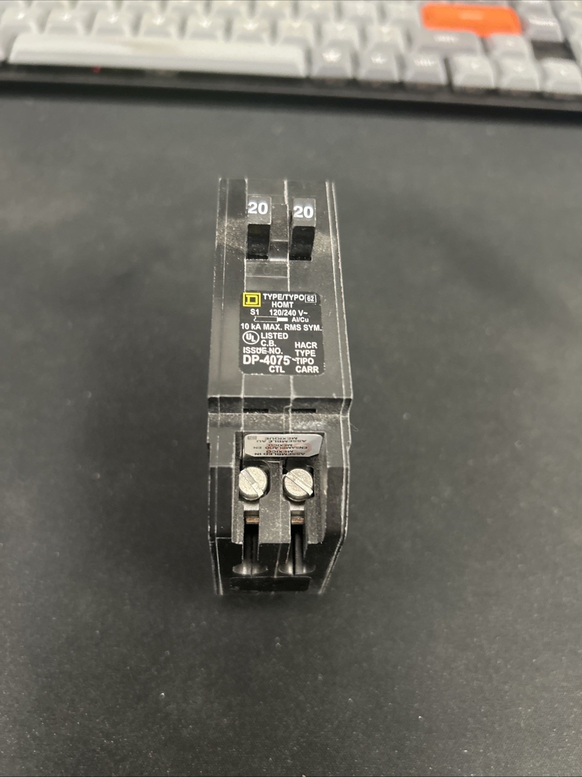 Square D HOMT2020 Homeline 20 amp Twin 1 Pole Tandem Circuit Breaker NEW!!