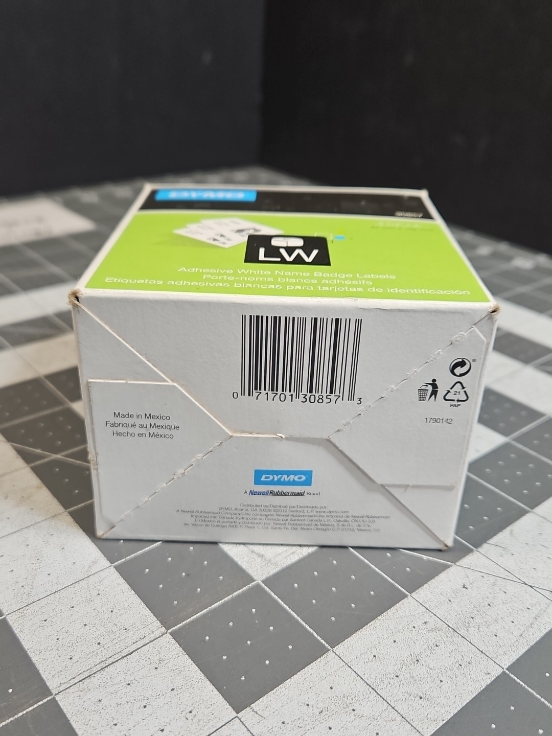 Genuine DYMO 30857 LW Large White NAME BADGE Labels 2 1/2 x 4″250 per roll TP2