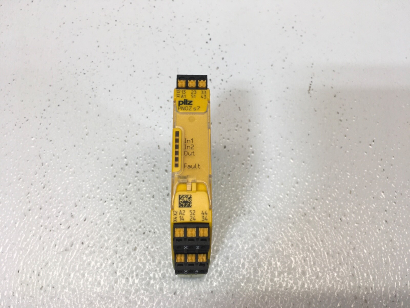 Pilz PNOZ S7 C 4 N/o 1 N/c 751107 Safety Relay