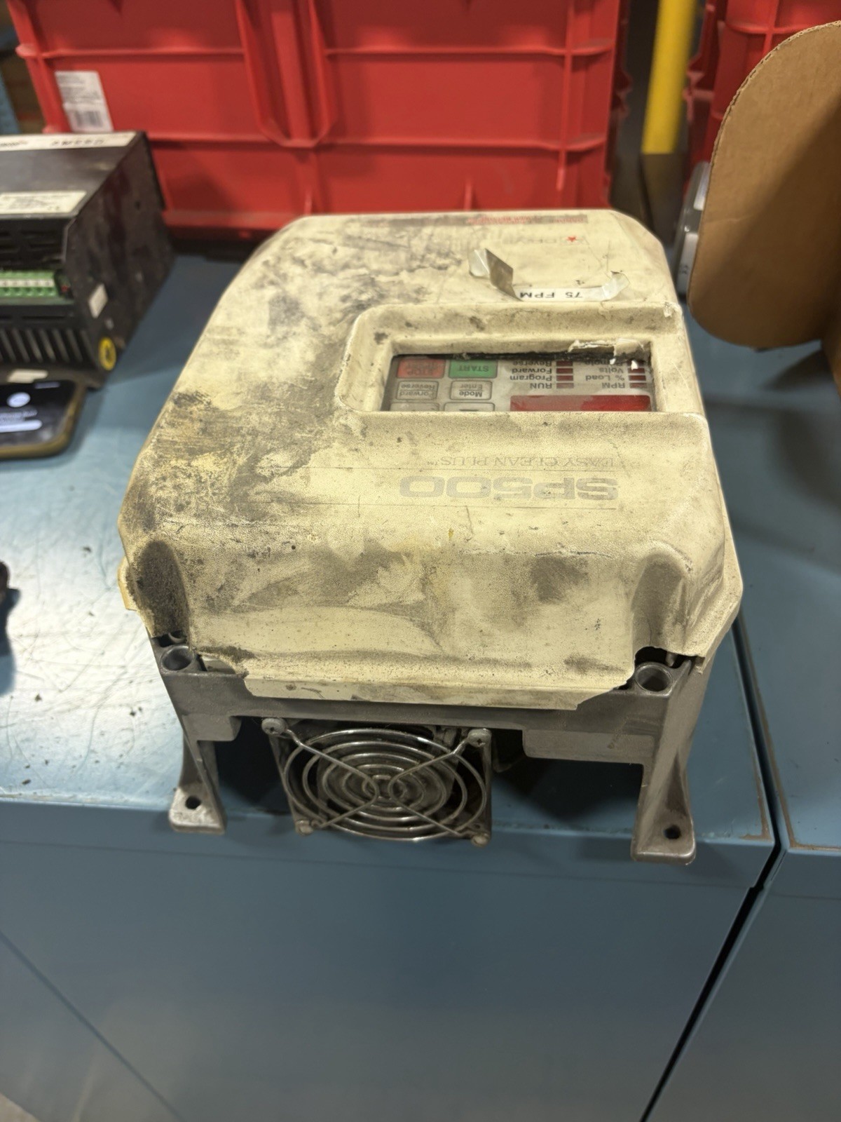 CRACKED CORNER Reliance SP500 1SU41003 Ac Drive 380/460v-ac 3hp 380-460v-ac USED