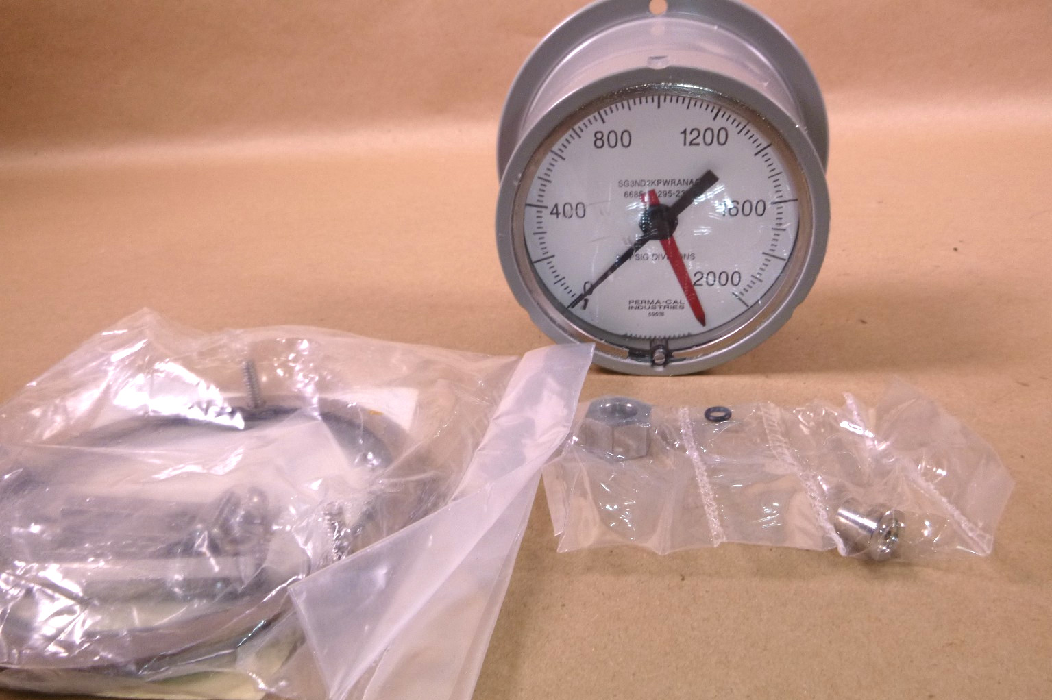 MIL-G-18997 Vibration-Resistant Flange Pressure Gauge 3-1/2″ Dial 2000 Psi