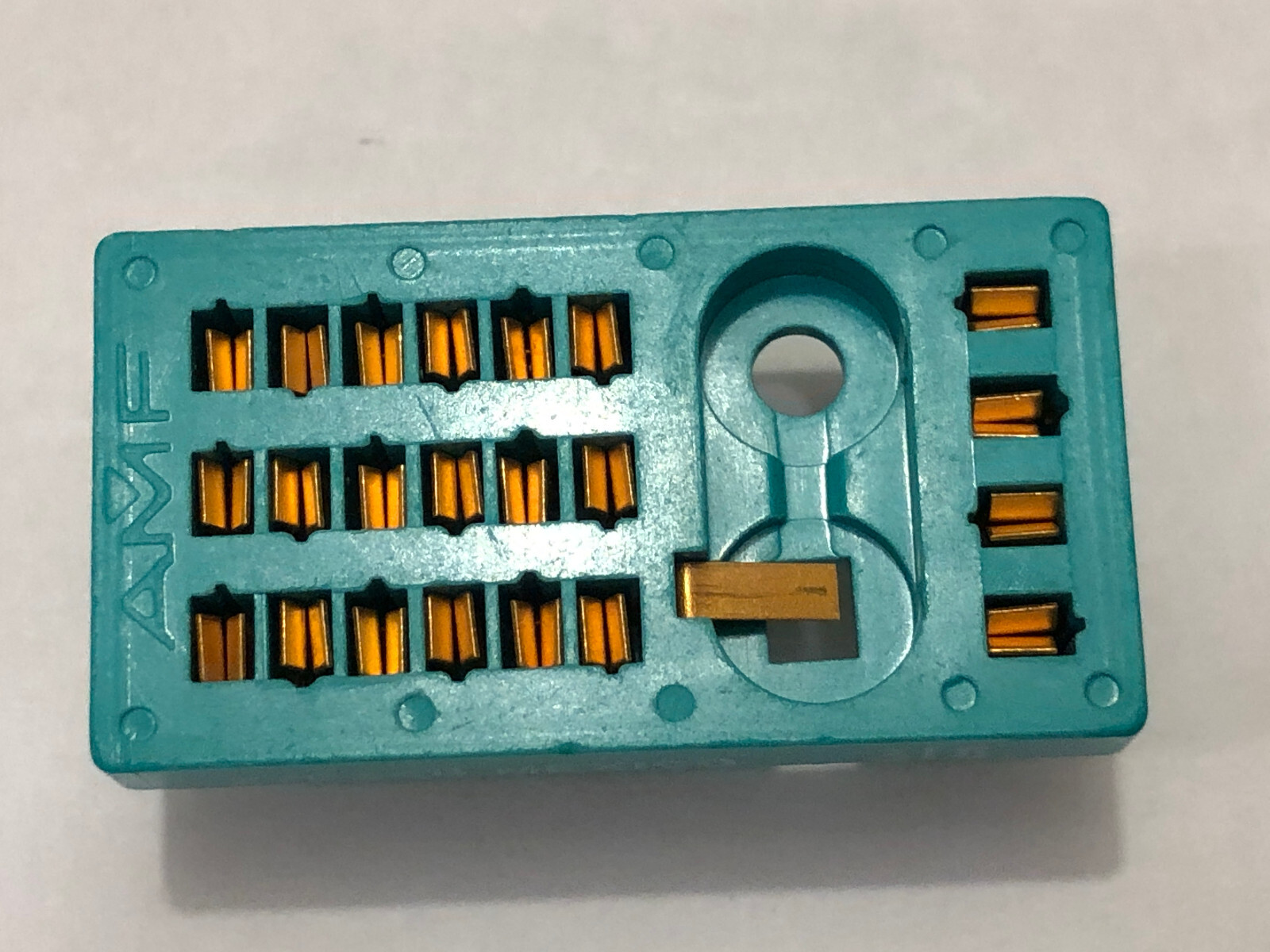 Relay Socket 27E348 for R10 type plug-in relays up to 6 Form C Contacts