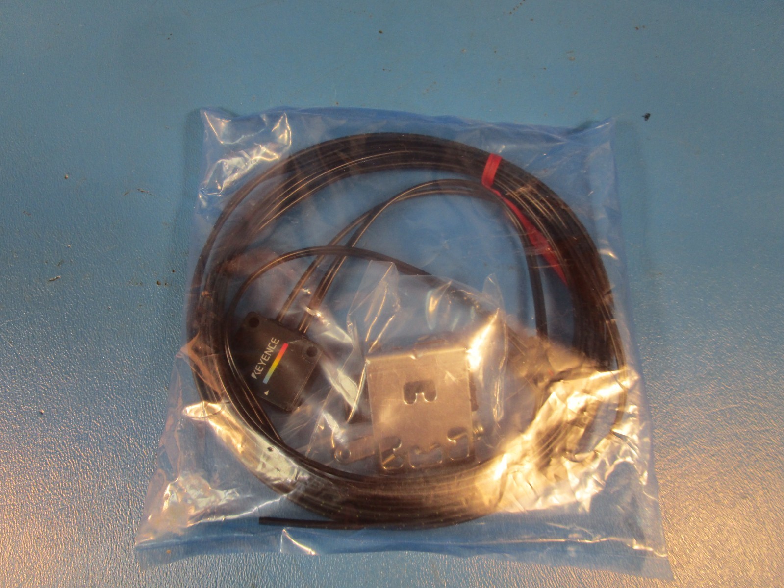 Keyence CZ-H35S, PHOTOELECTRIC SENSOR, REFLECTIVE SENSOR HEAD, RED LED