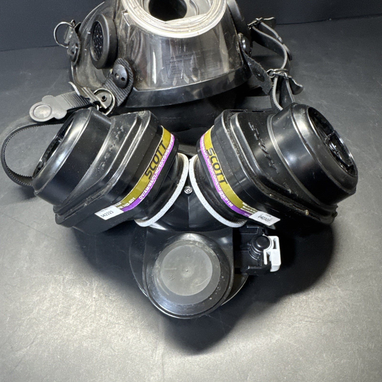 Scott AV-2000 Mask w/ 4 Strap Head MASK Size L/ Used