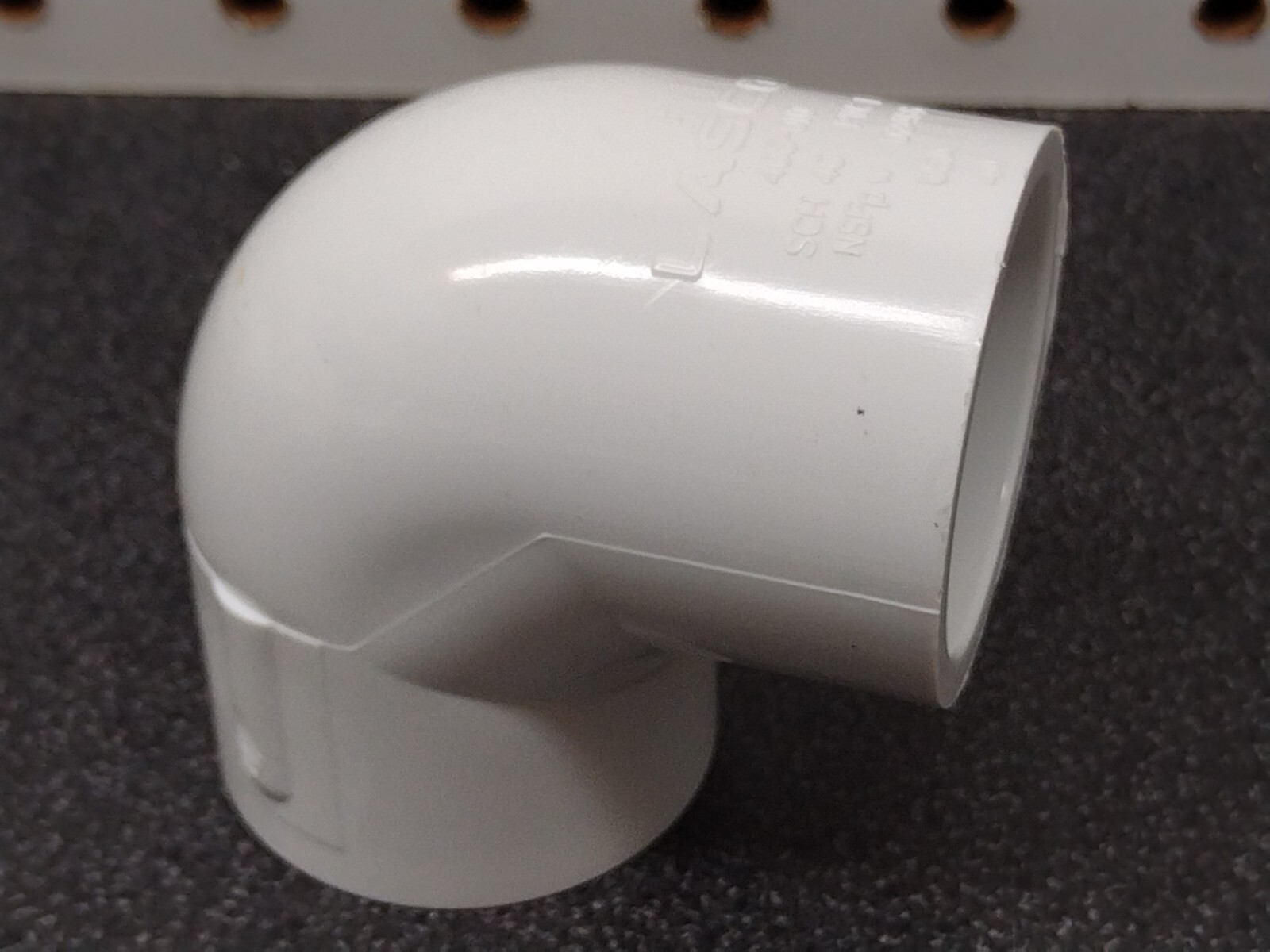 LASCO 1″ Sch 40 PVC 90 Elbow. Slip to Slip (BUNDLE OF 25) 5 BAGS OF 5 PER BAG.