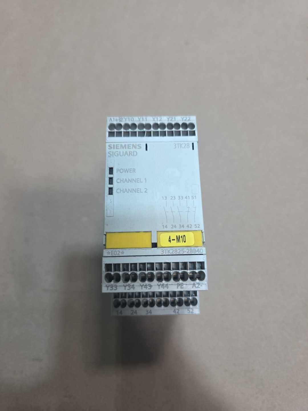 Siemens 3TK2825-2BB40 Safety Control Relay
