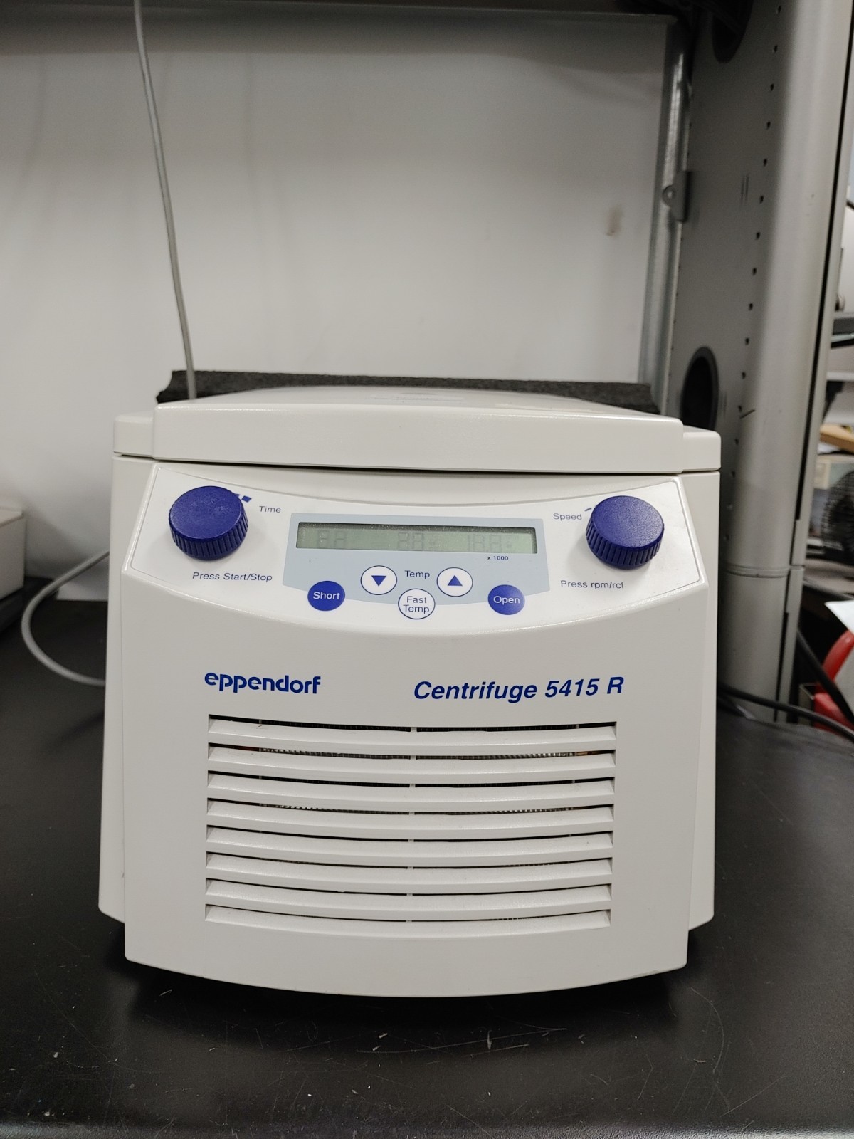 EPPENDORF Centrifuge 5415 R Benchtop Refrigerated Microcentrifuge with Rotor