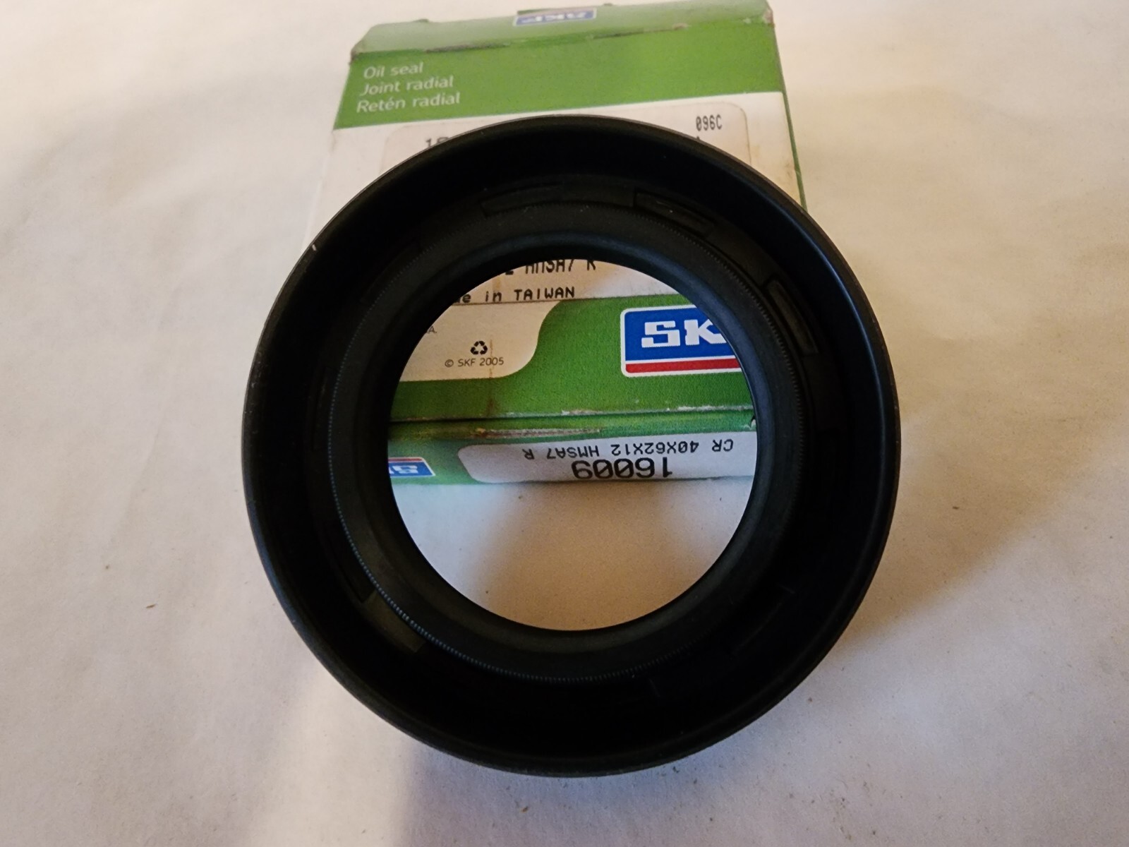 SKF Oil Seal 16009 – 40 X 62 X 12 HMSA7 R Nitrile Seal