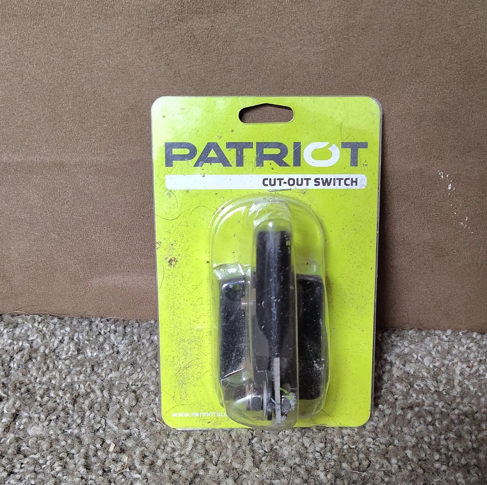 Patriot Cut-Out Switch Electric Fence Accessory for Metal Pipe Post