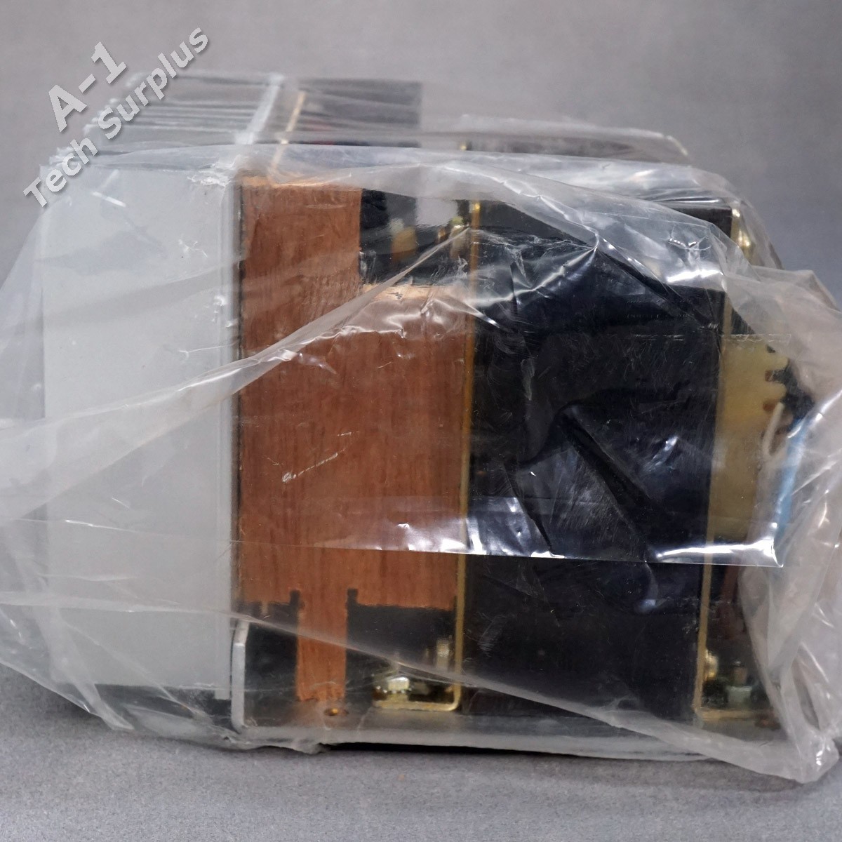 Sola 83-24-260-03 Linear DC Power Supply Input: 120/240 VAC 50/60 Hz Out: 24 VDC