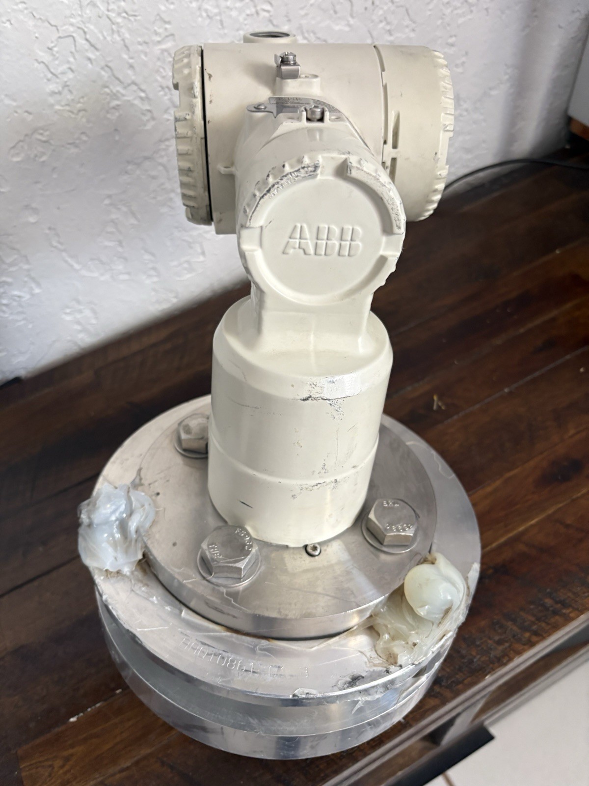 New! ABB LLT100-AIBH10L5 Laser Level Transmitter 4-20 mA HART HALAR Coated