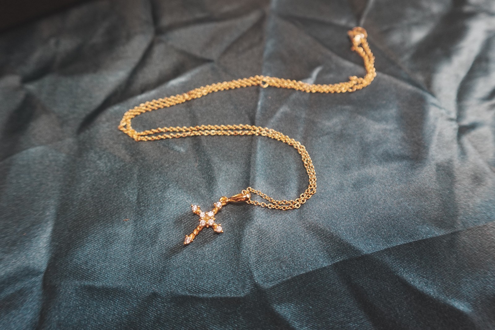 Gift Gold Dav1dYurmanDiamond Small Modern Cross Pendant Necklace with Pouch