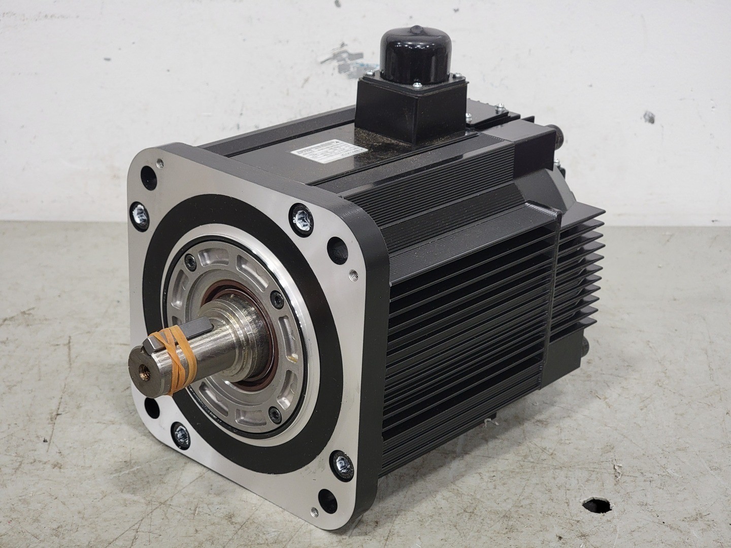 SURPLUS NEW Yaskawa SGMRS-37A2A-YR13 3700W AC Servo Motor – Electrical