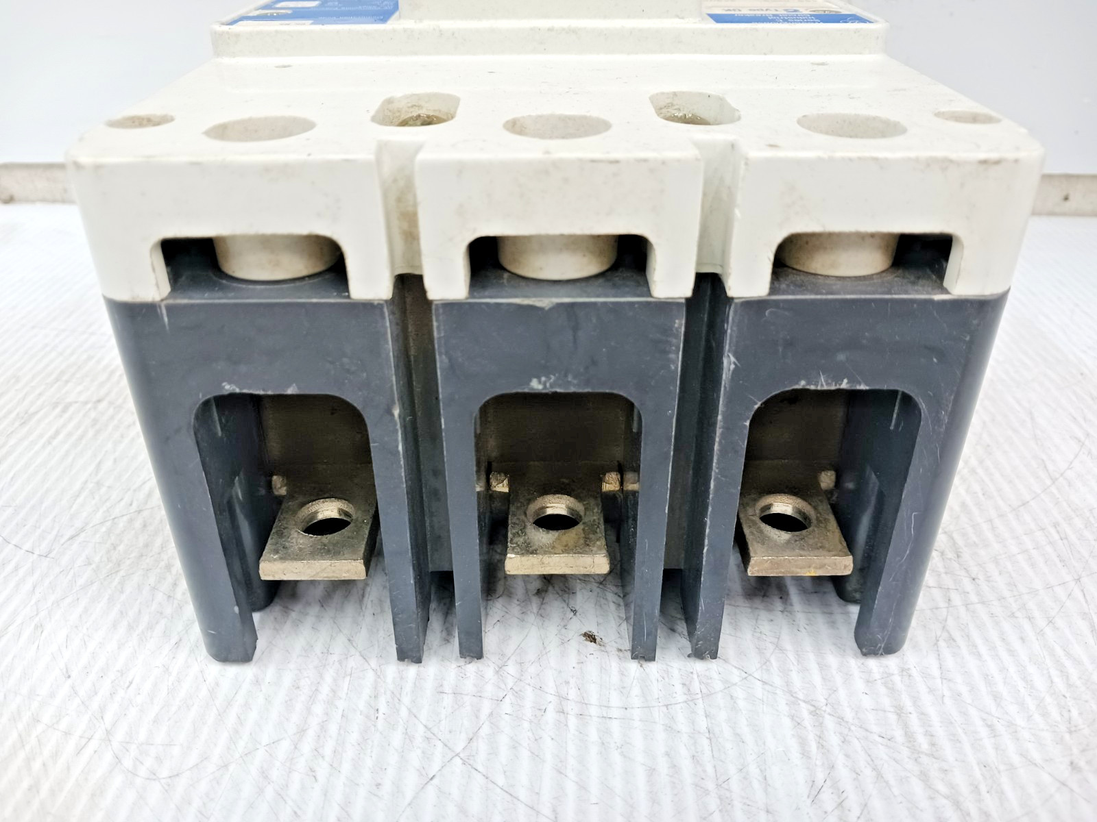 Westinghouse 400A Circuit Breaker 3P 240 VAC DK3400 W/ 400A Trip (Missing Lugs)