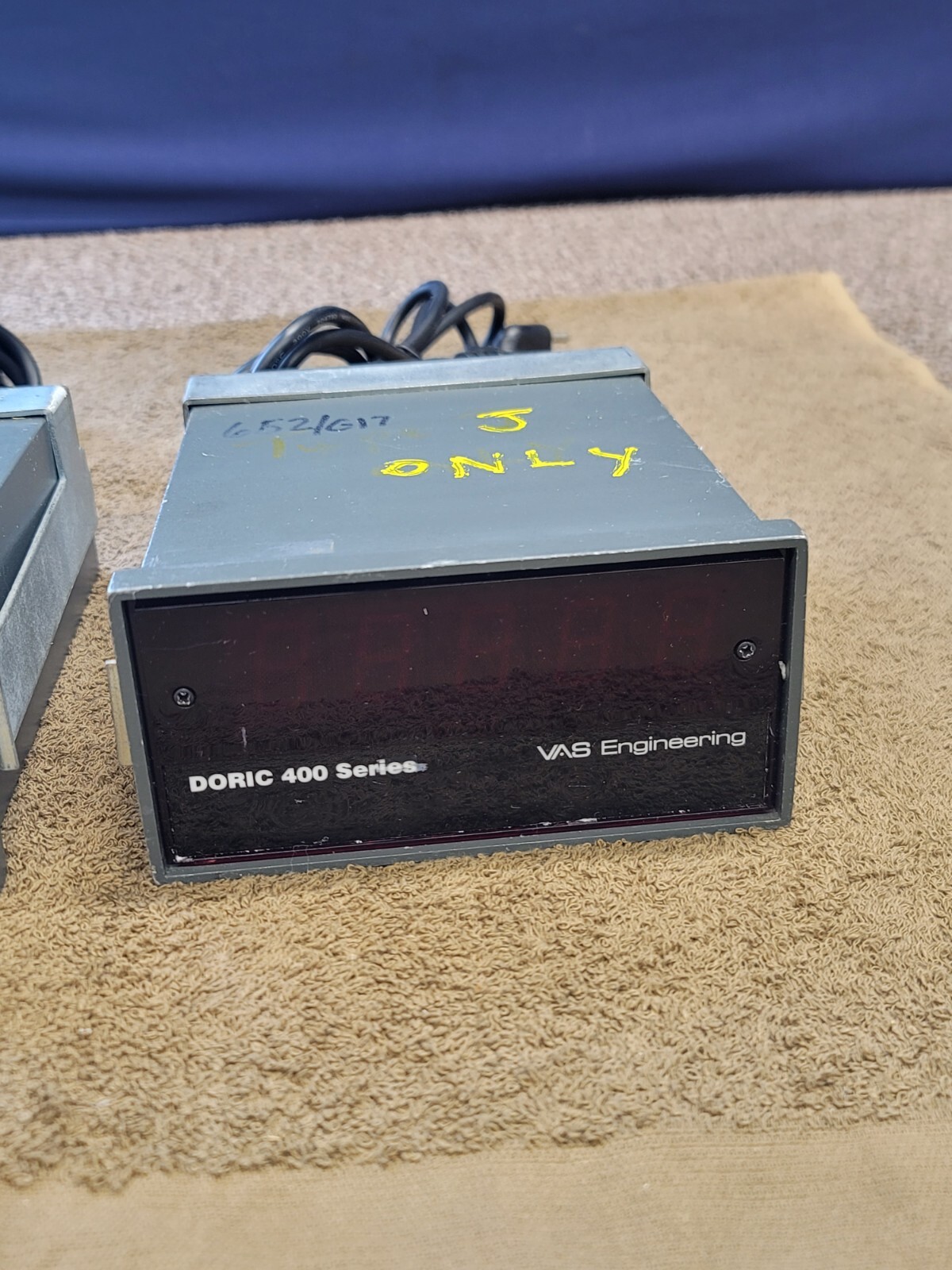 2 VAS Engineering Doric 400 Series 410A 100-125VAC Digital Temperature Indicator
