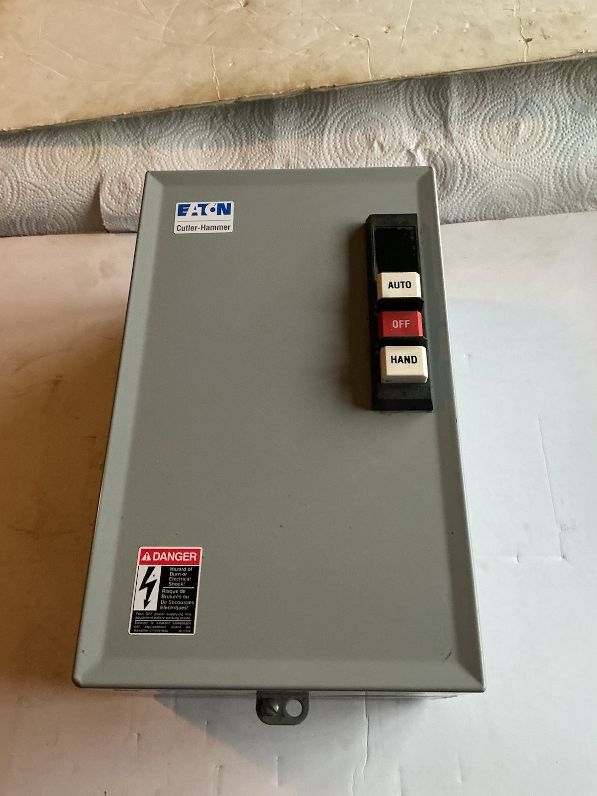 EATON / CUTLER HAMMER # ECL03C1A6A / ELECTRICALLY HELD LIGHTING CONTACTOR.(30 A)