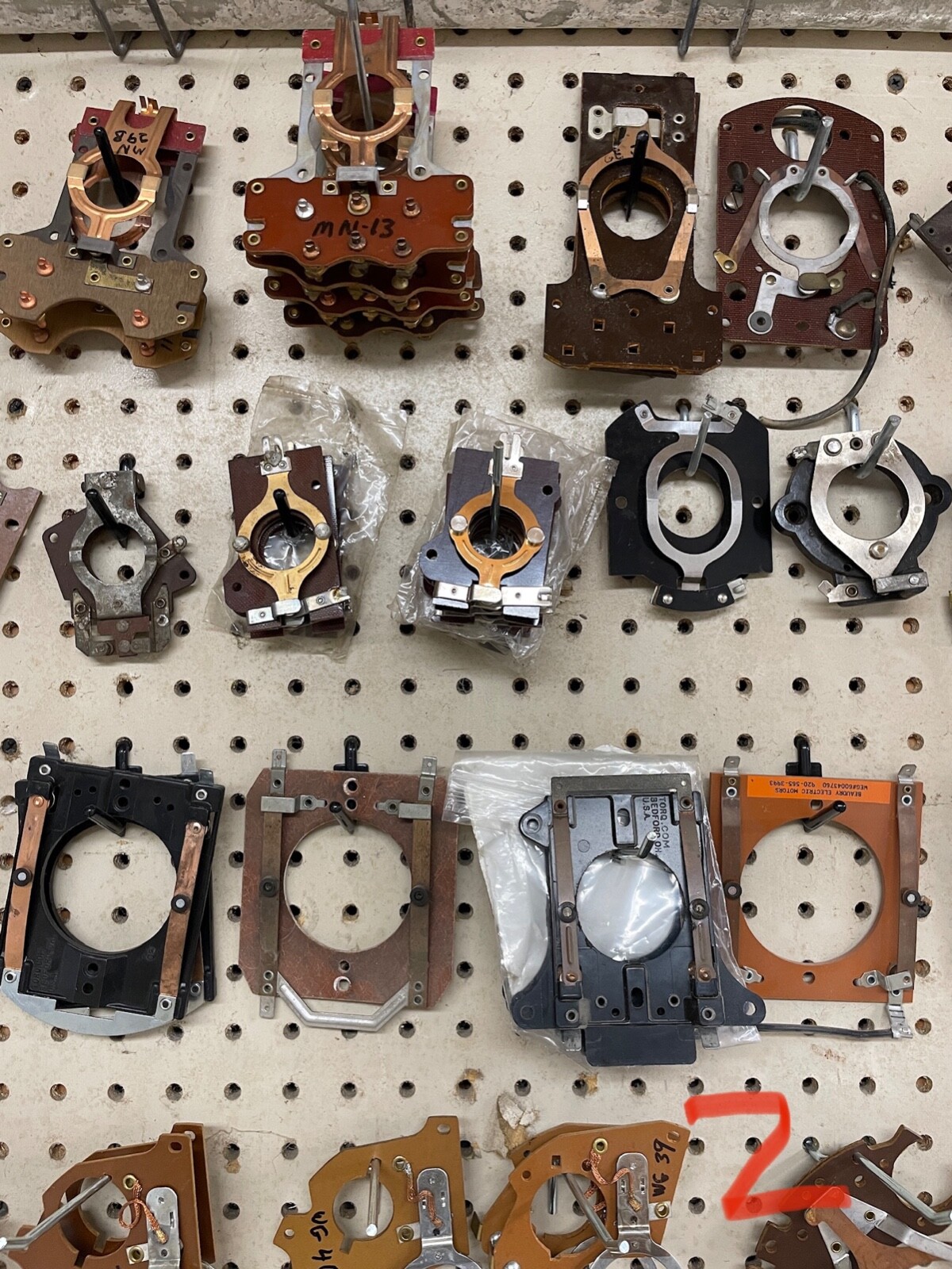 1 – Motor stationary switch – TREASURE HUNT – choose ONE switch