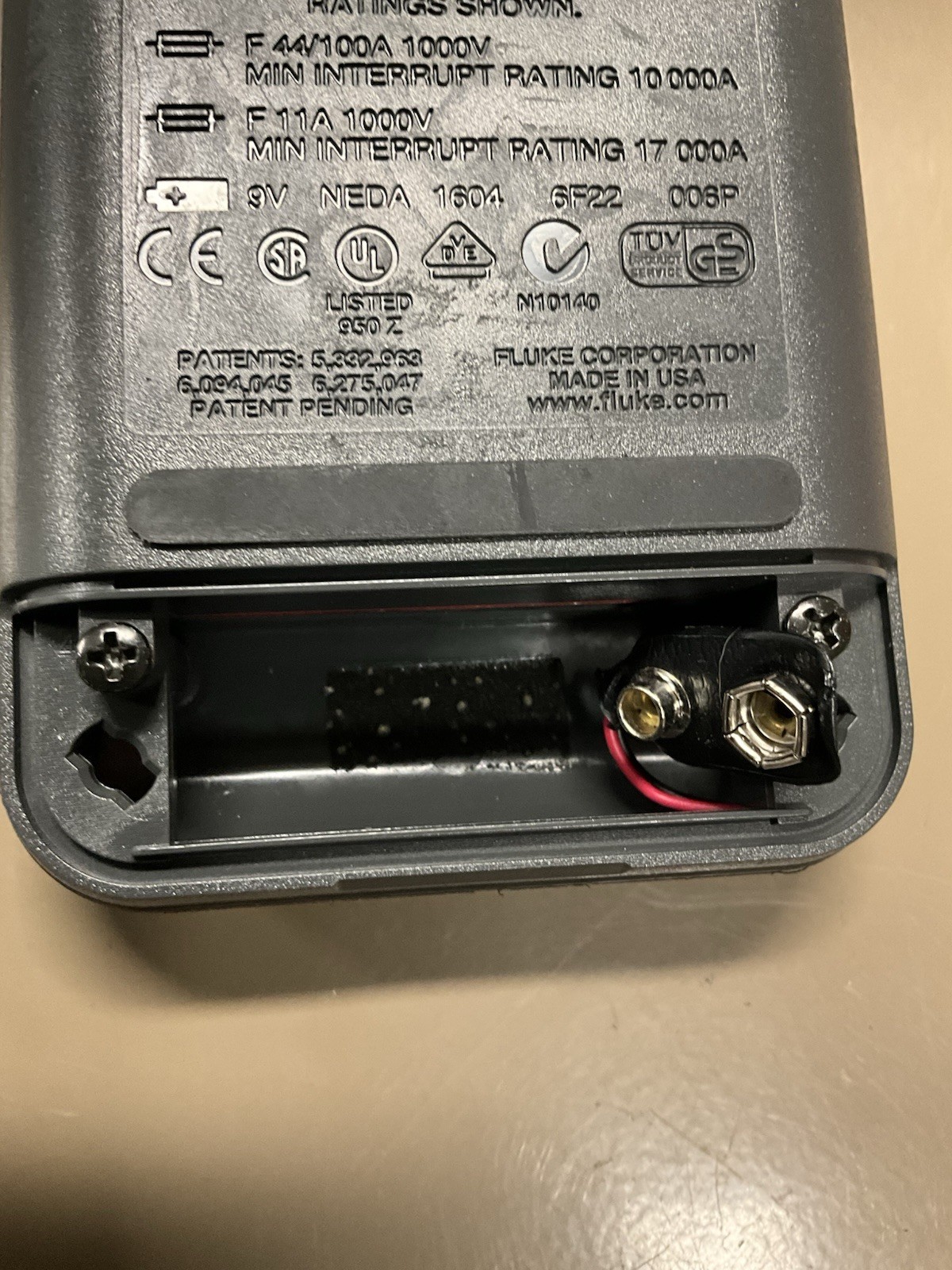 FLUKE 87 V TRUE RMS MULTIMETER POWERS ON