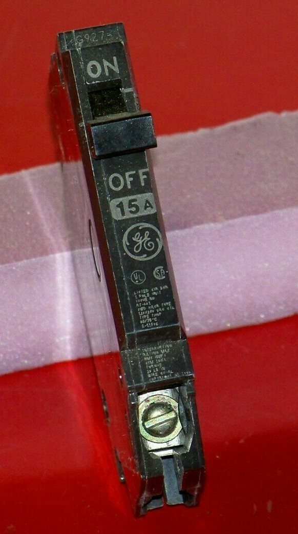 THQP115 GE 20 amp 120/240 volt 1 pole plug on breaker (thin)