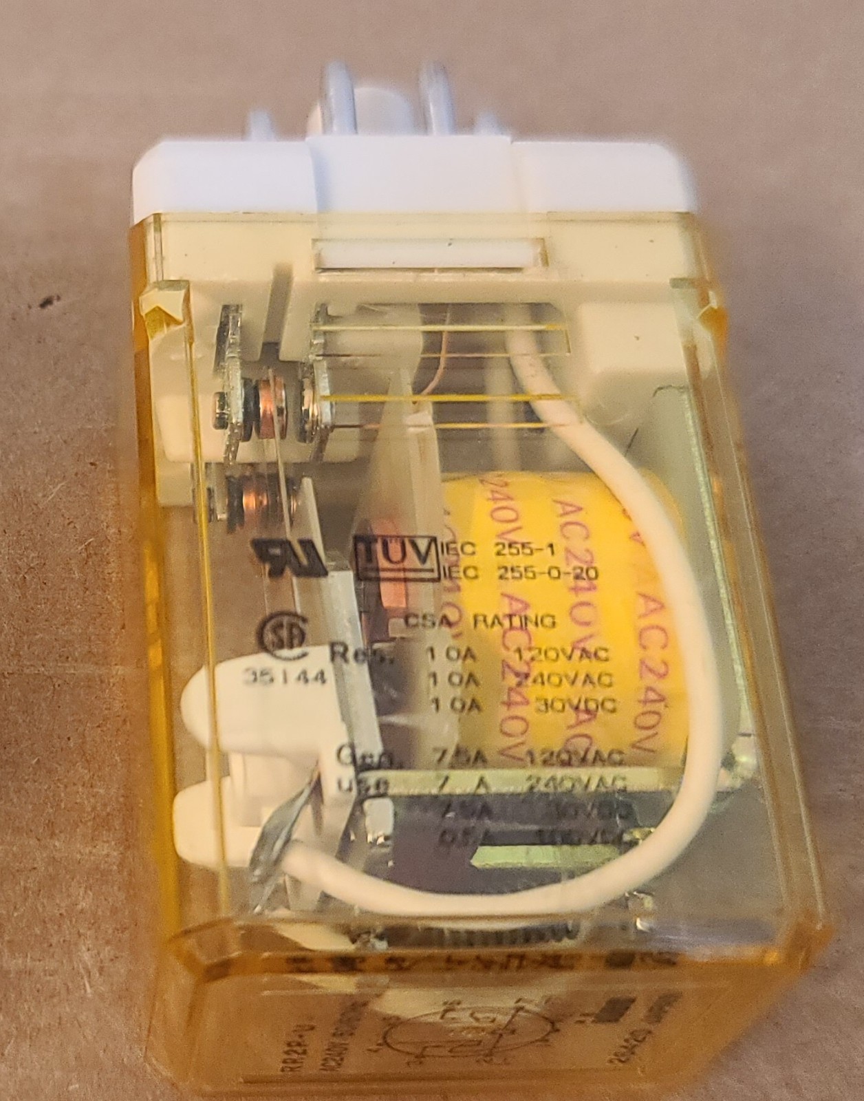 IDEC RR2P-U RELAY AC 240V – NEW NO BOX!