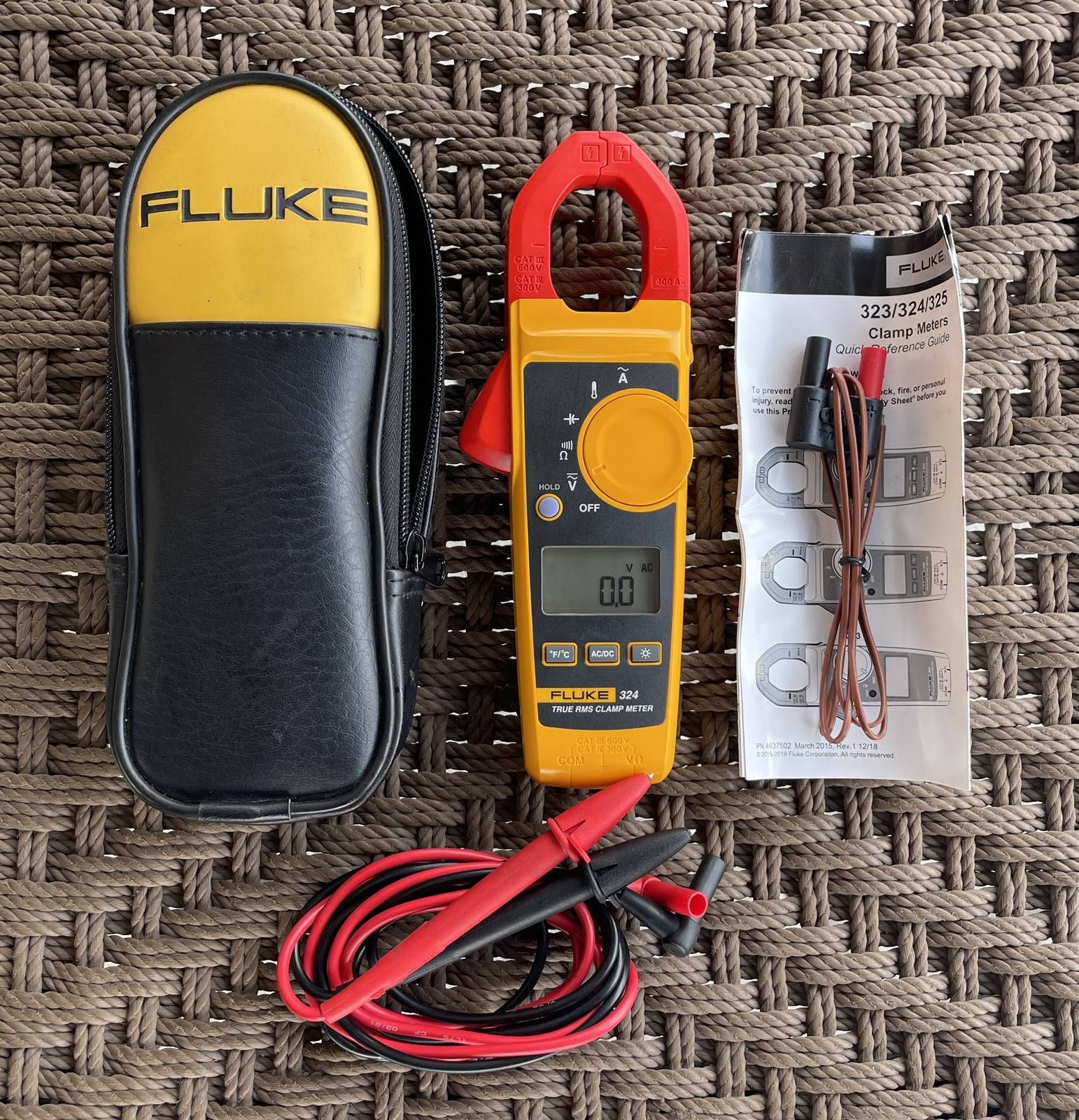 1-Day Ship! LNIB Fluke 324 True RMS Clamp Meter Kit w Test Leads & Temp Probe