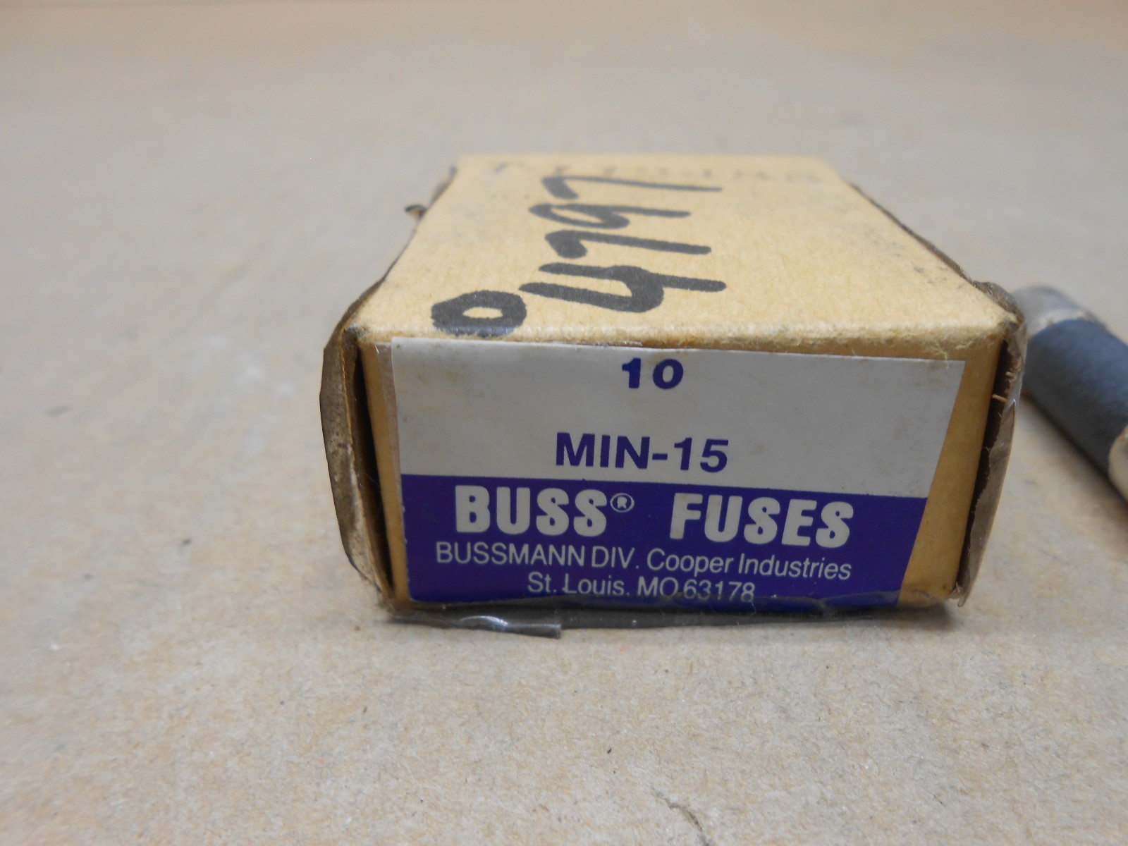 BOX OF 10 NEW BUSSMANN MIN-15 MIN15 FUSE 15AMP 250V PIN INDICATING (2 AVAILABLE)