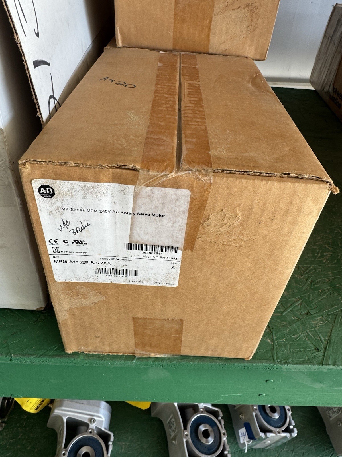 Allen-Bradley MP-Series Rotary Servo Motor 240V AC 2.9kW IP65 MPM-A1152F-SJ72AA